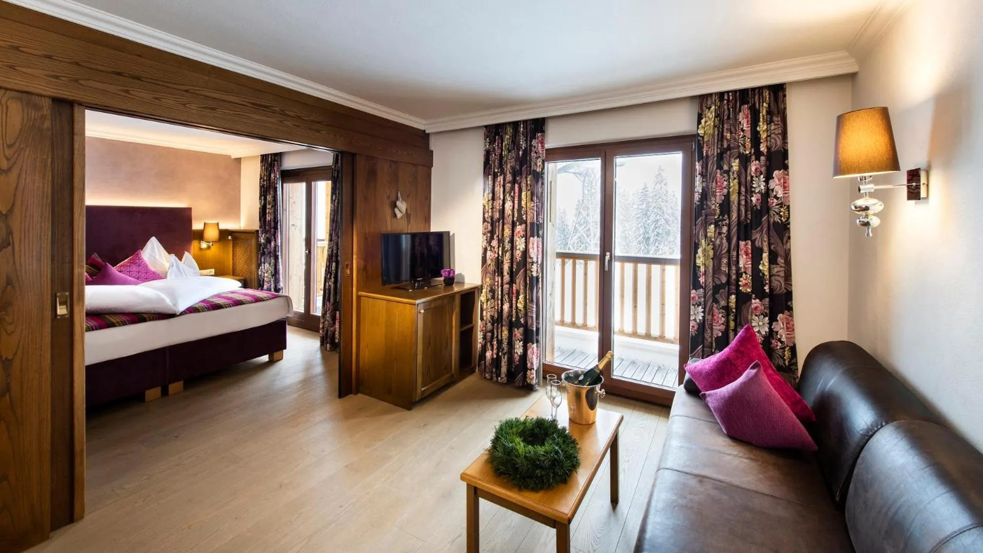 Photo of the whole room, Bed in Hotel & Chalet Montana