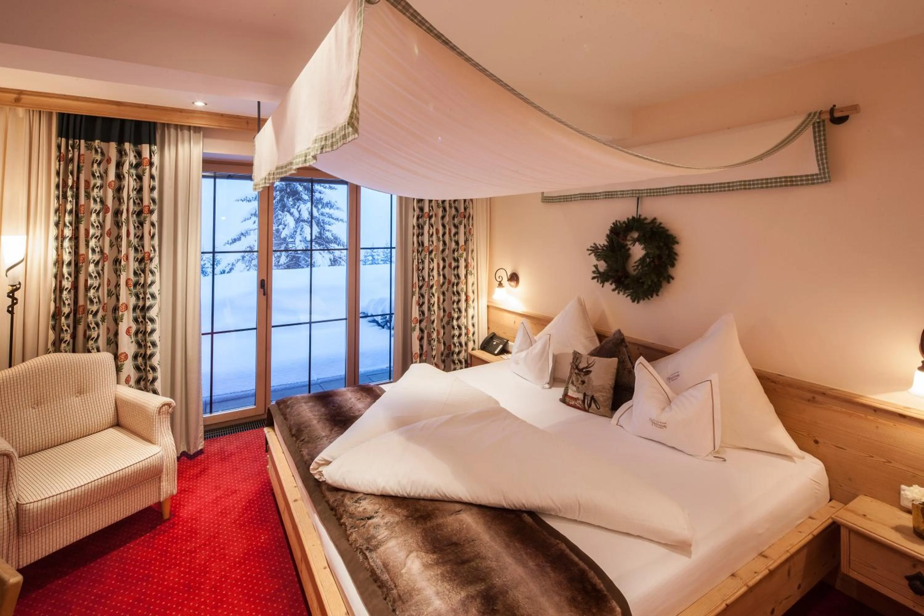 Photo of the whole room, Bed in Hotel & Chalet Montana