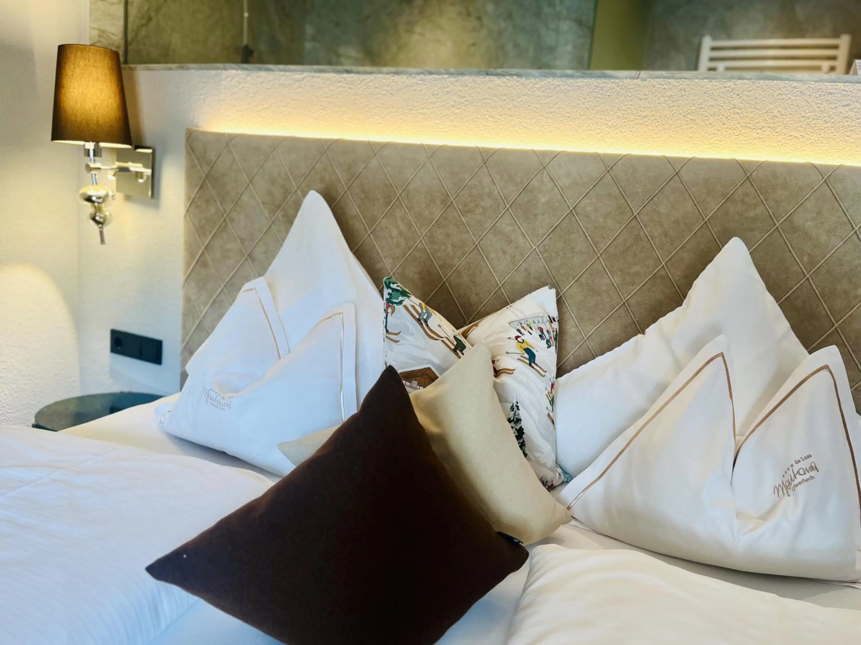 Bed in Hotel & Chalet Montana