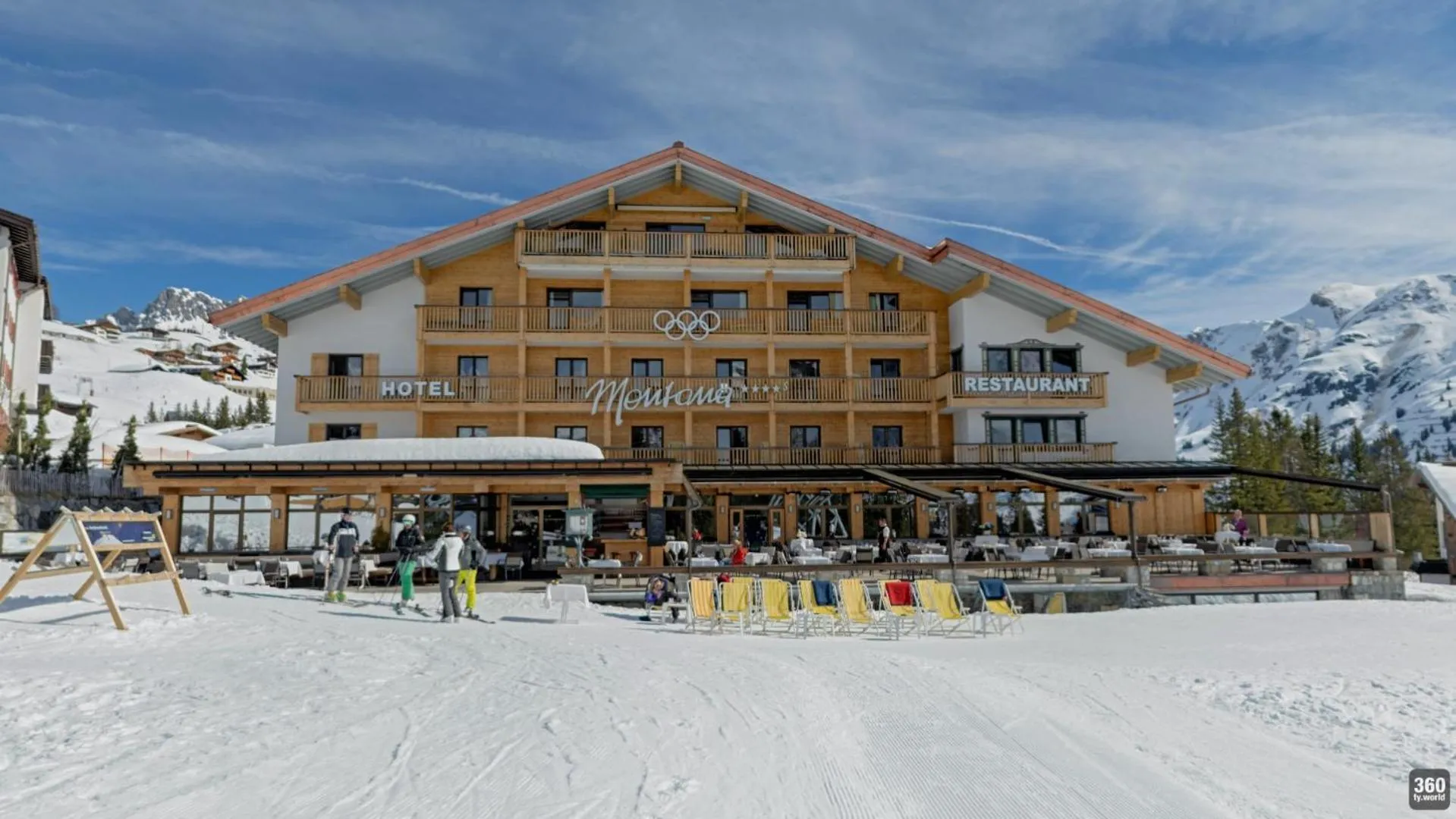 Property building in Hotel & Chalet Montana