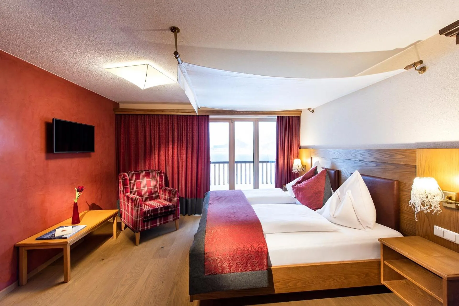 Photo of the whole room, Bed in Hotel & Chalet Montana