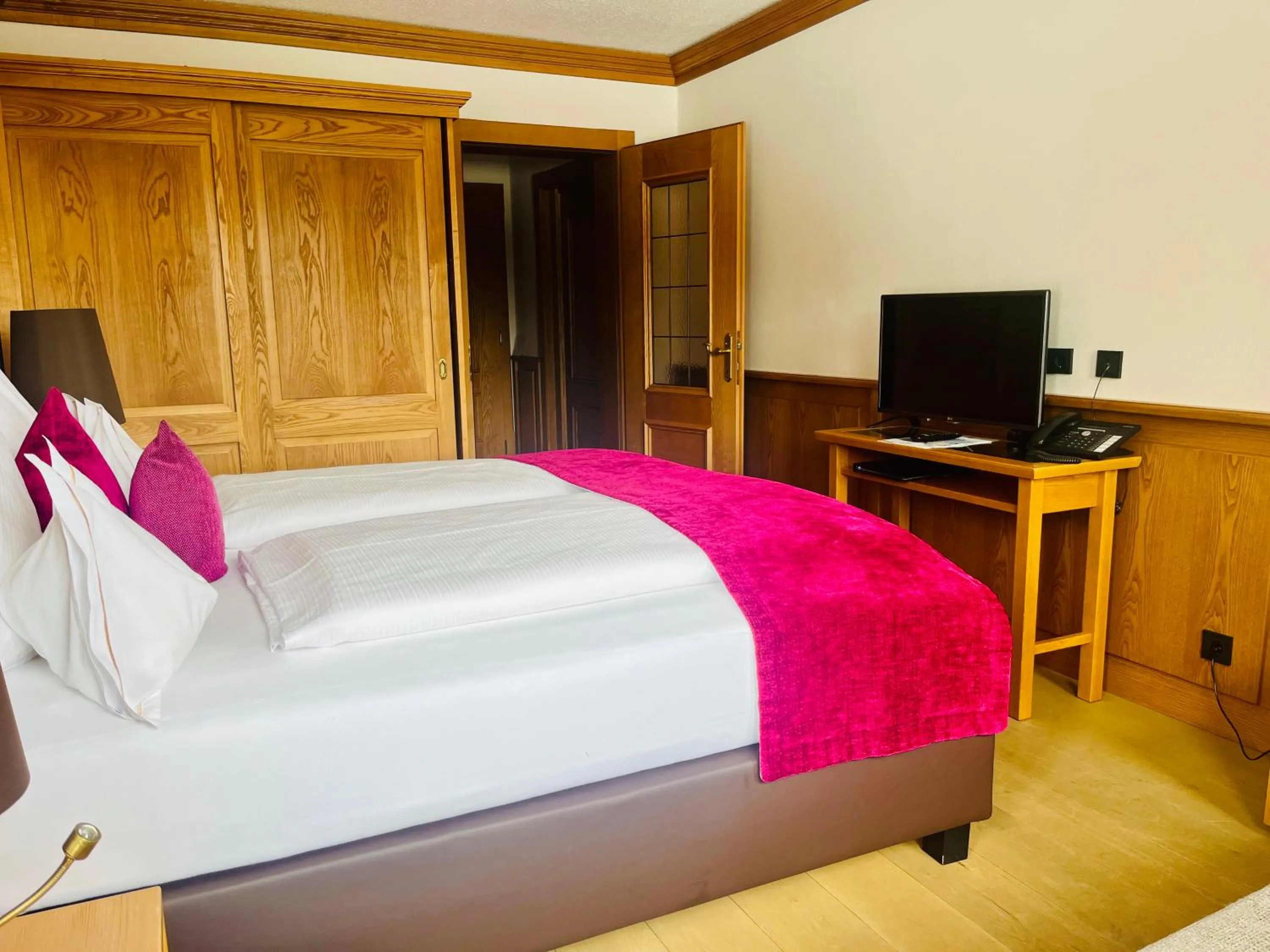 Photo of the whole room, Bed in Hotel & Chalet Montana