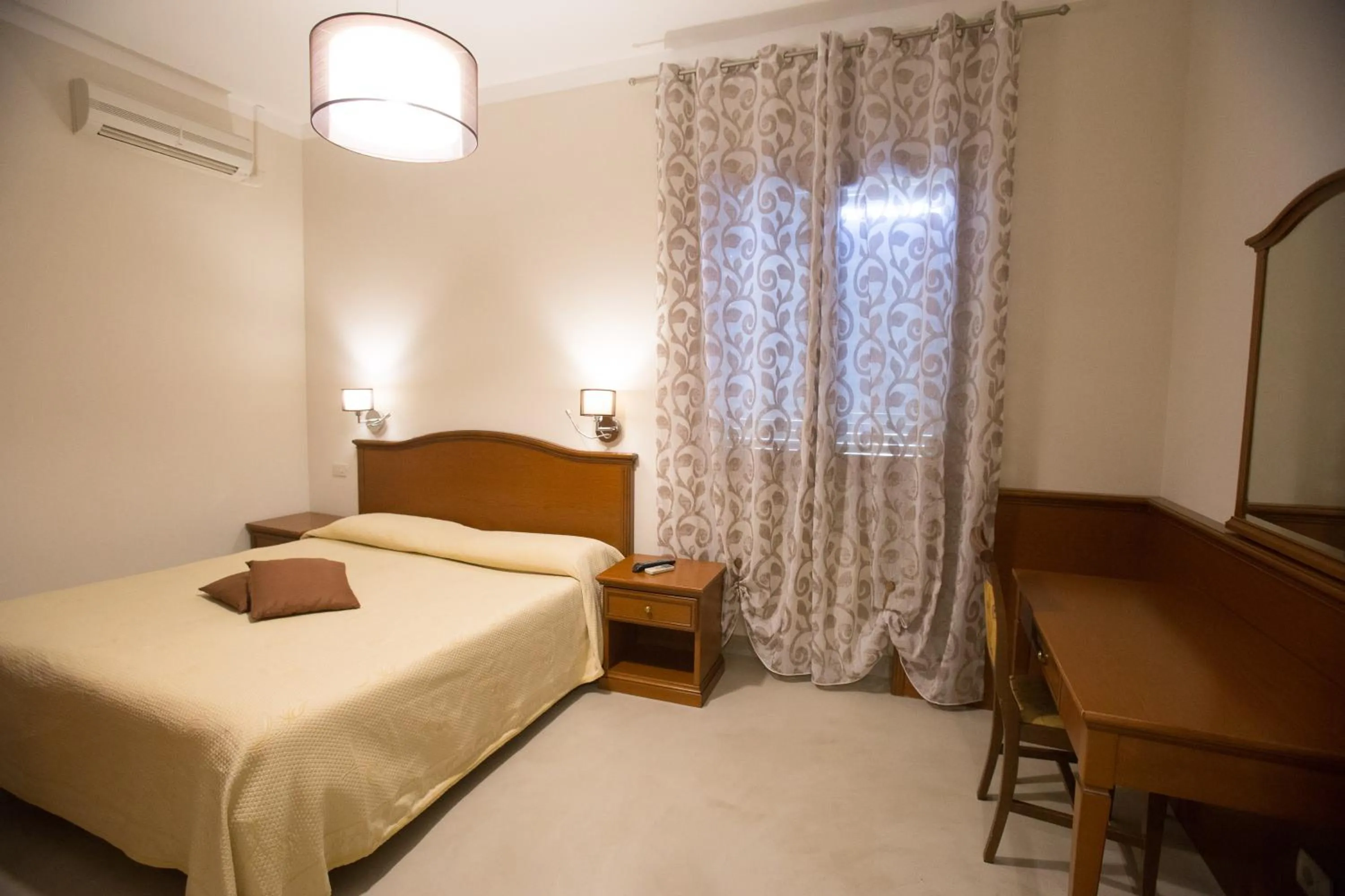 Single Room with Private Bathroom - single occupancy in La Magione