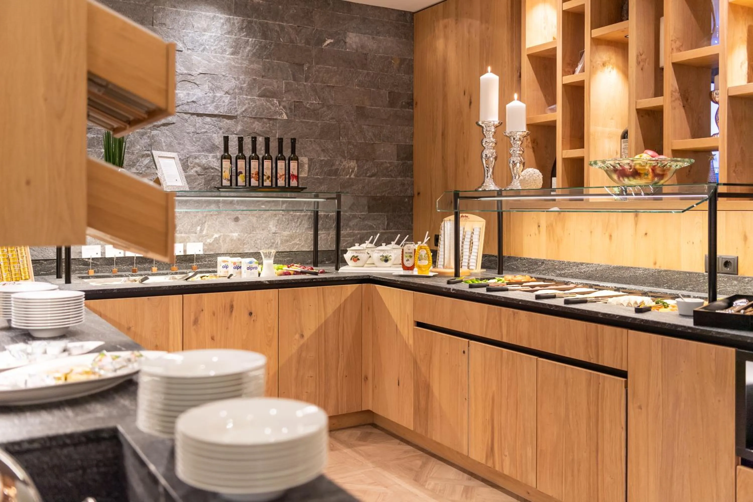 Buffet breakfast in Hotel Zalwonder