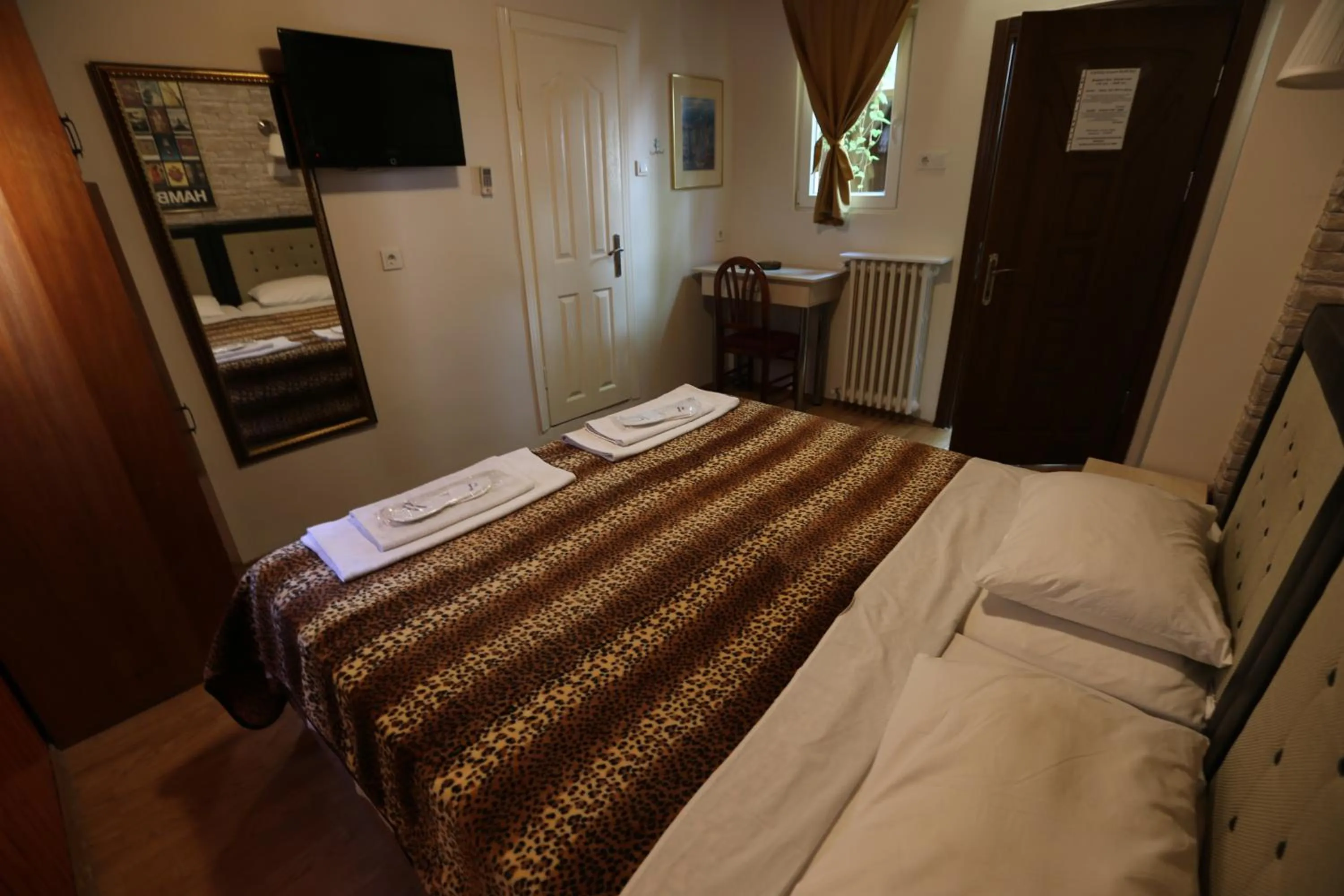 Photo of the whole room, Bed in Yeşilköy Airport Hotel