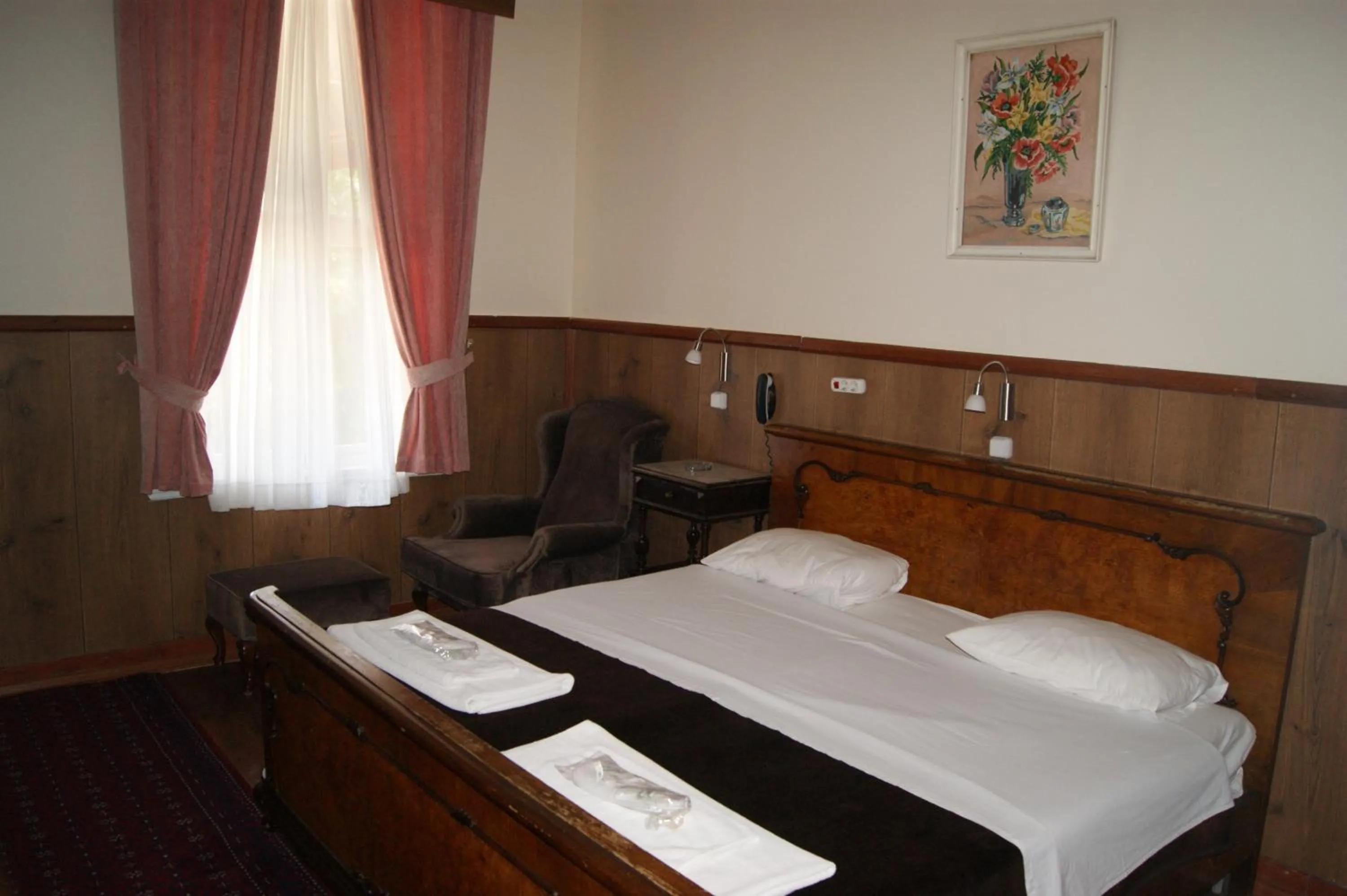 Photo of the whole room, Bed in Yeşilköy Airport Hotel