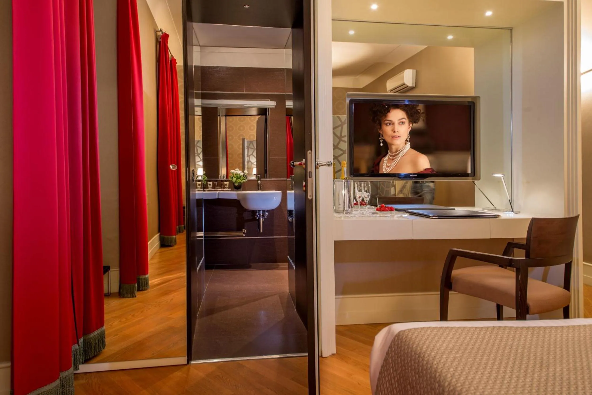 Bedroom in Sweet Vatican