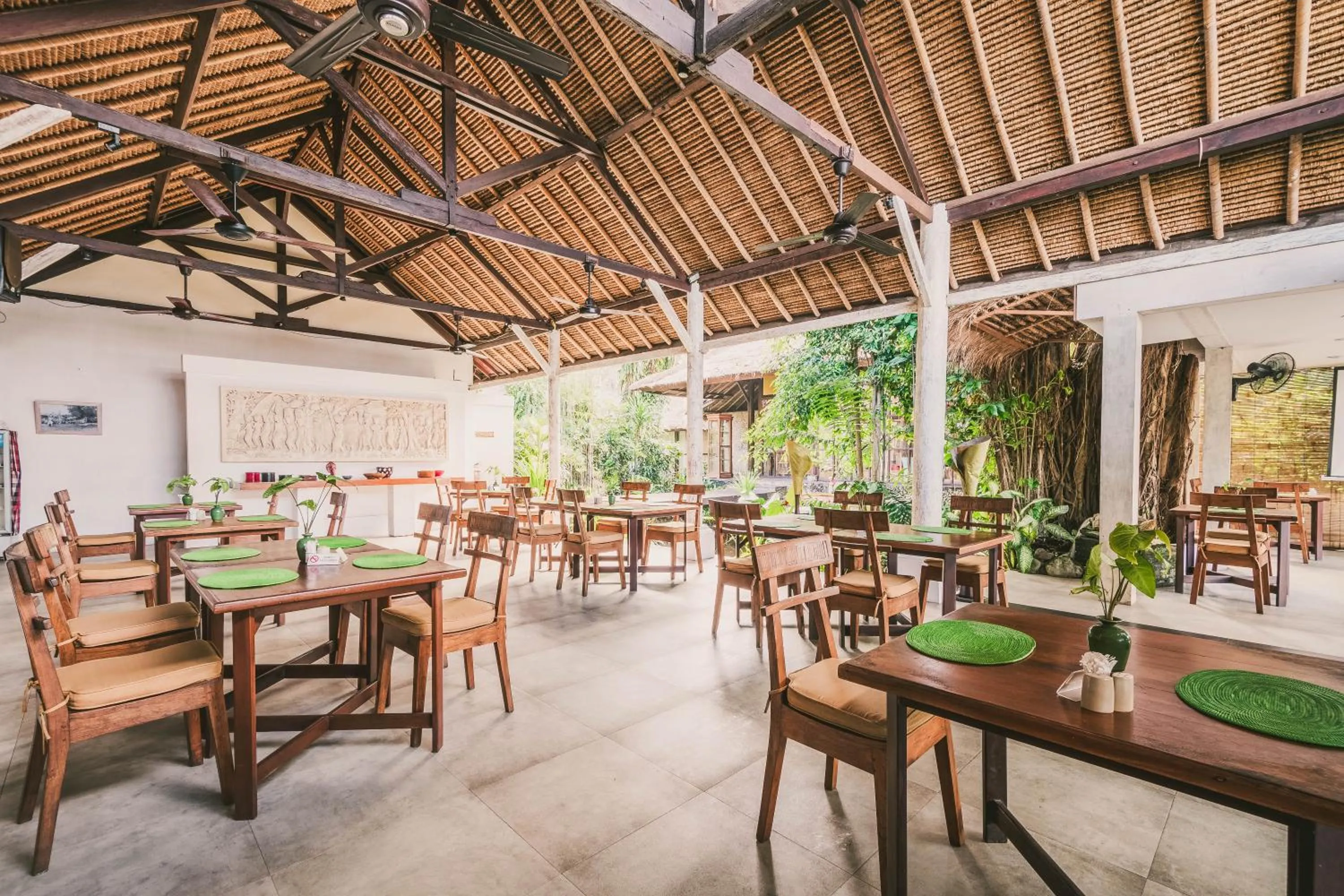 Restaurant/places to eat in The Water Garden Hotel