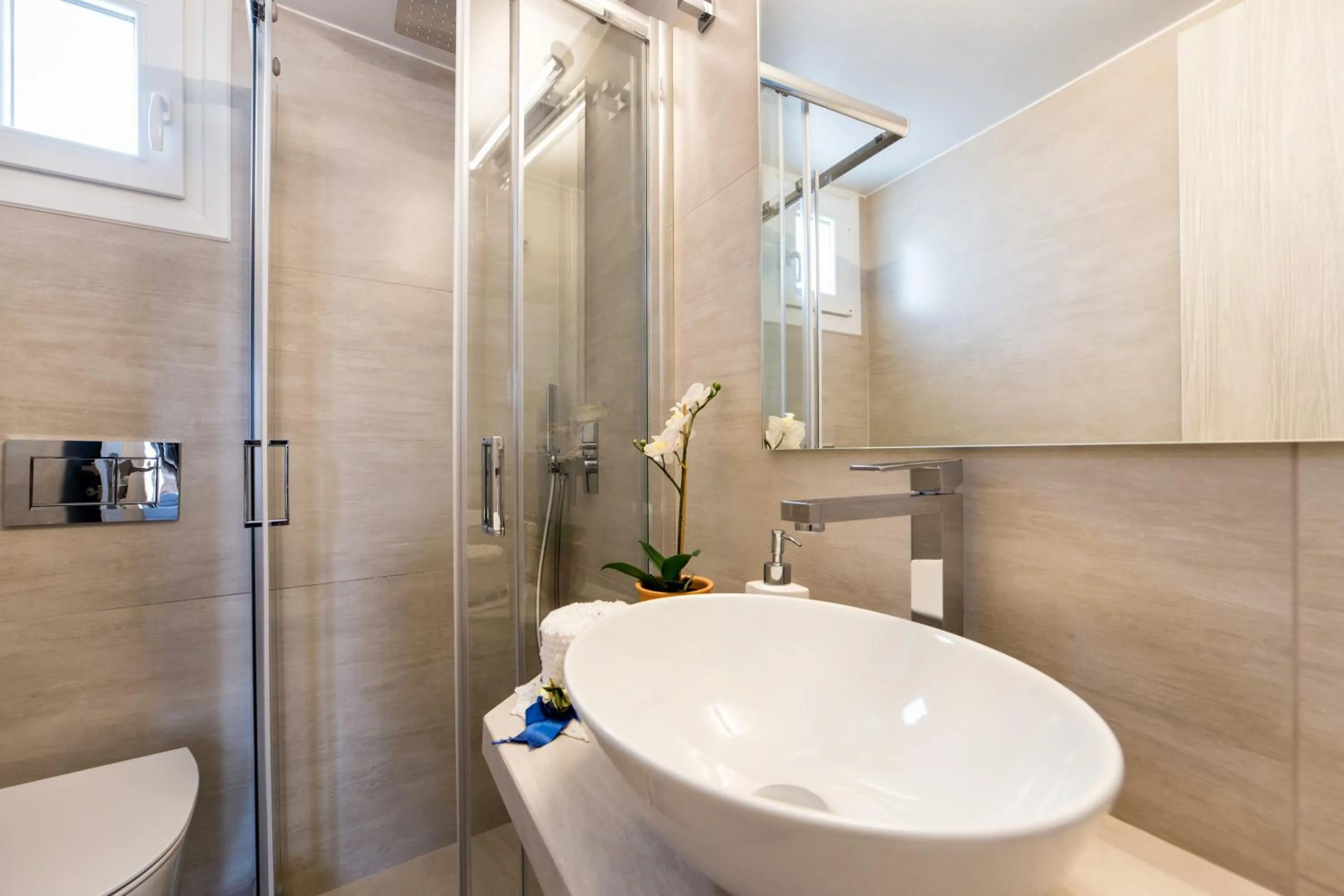 Toilet in Panos Luxury Studios