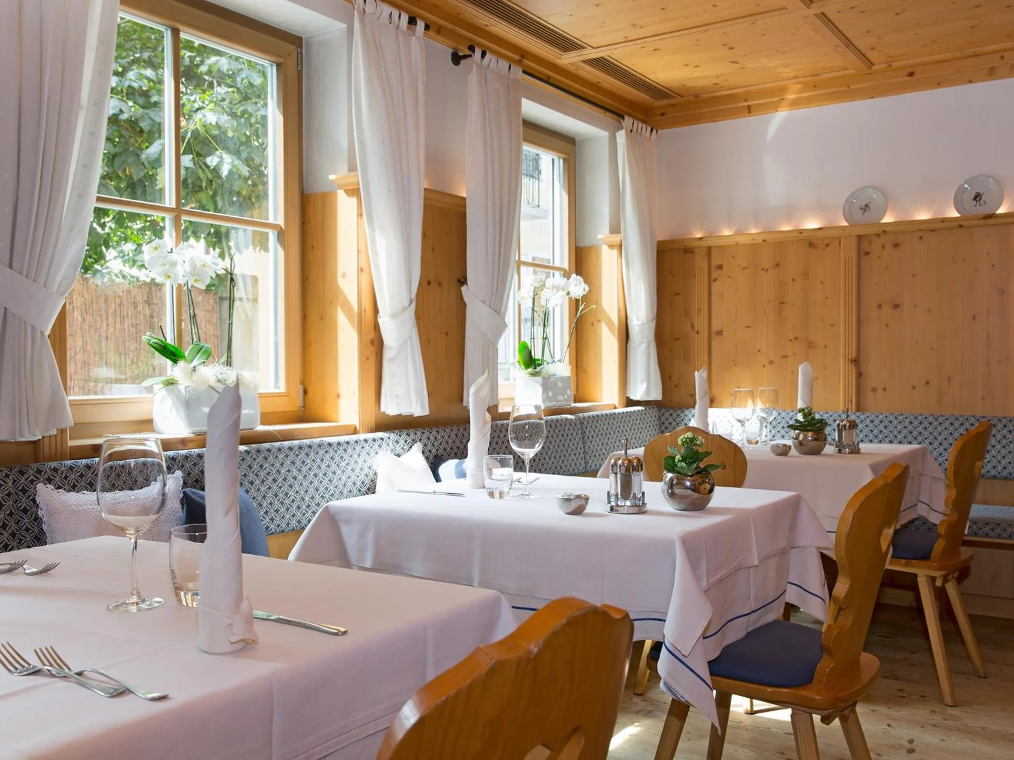 Restaurant/places to eat in Hotel Blitzburg