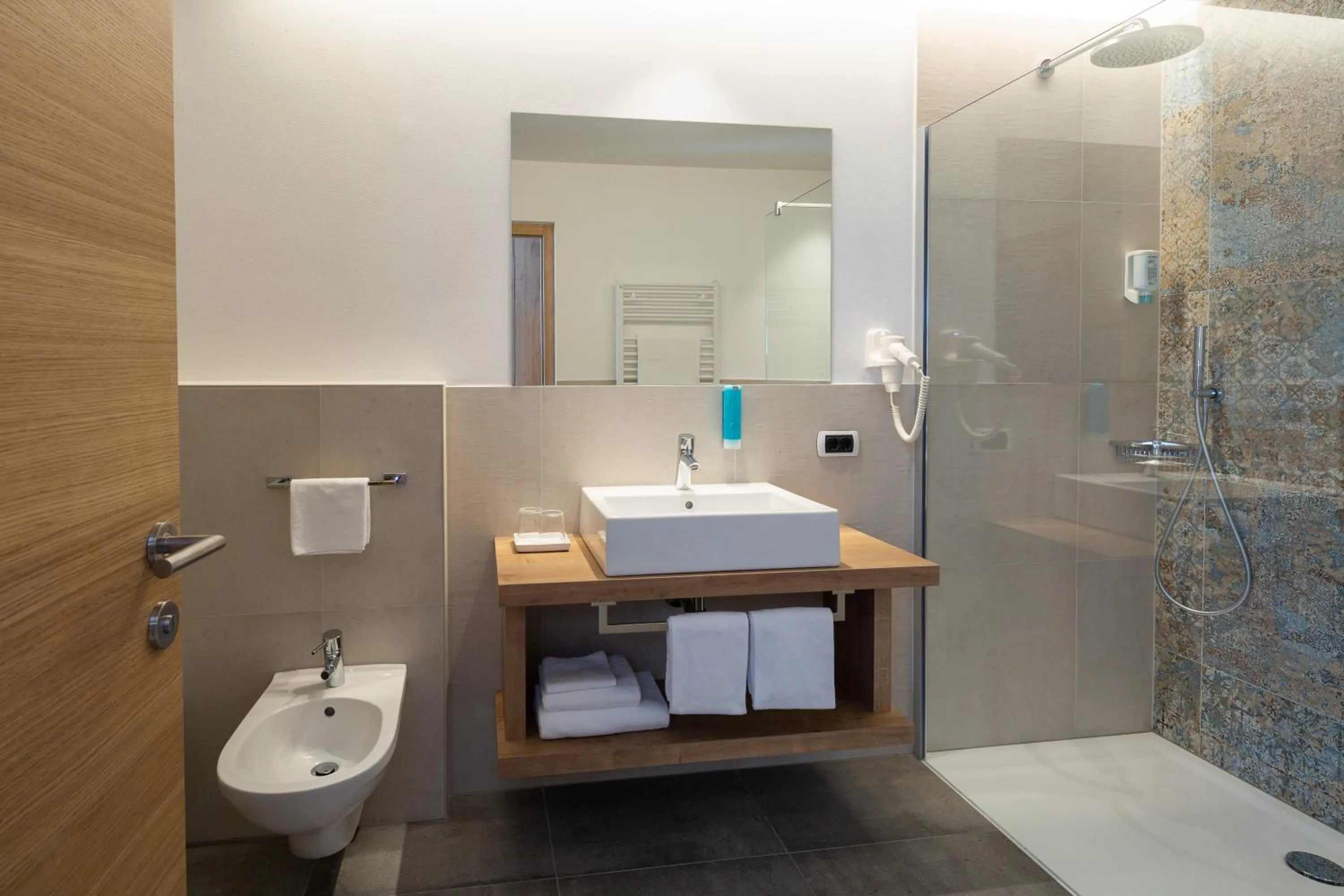 Shower in Hotel Blitzburg