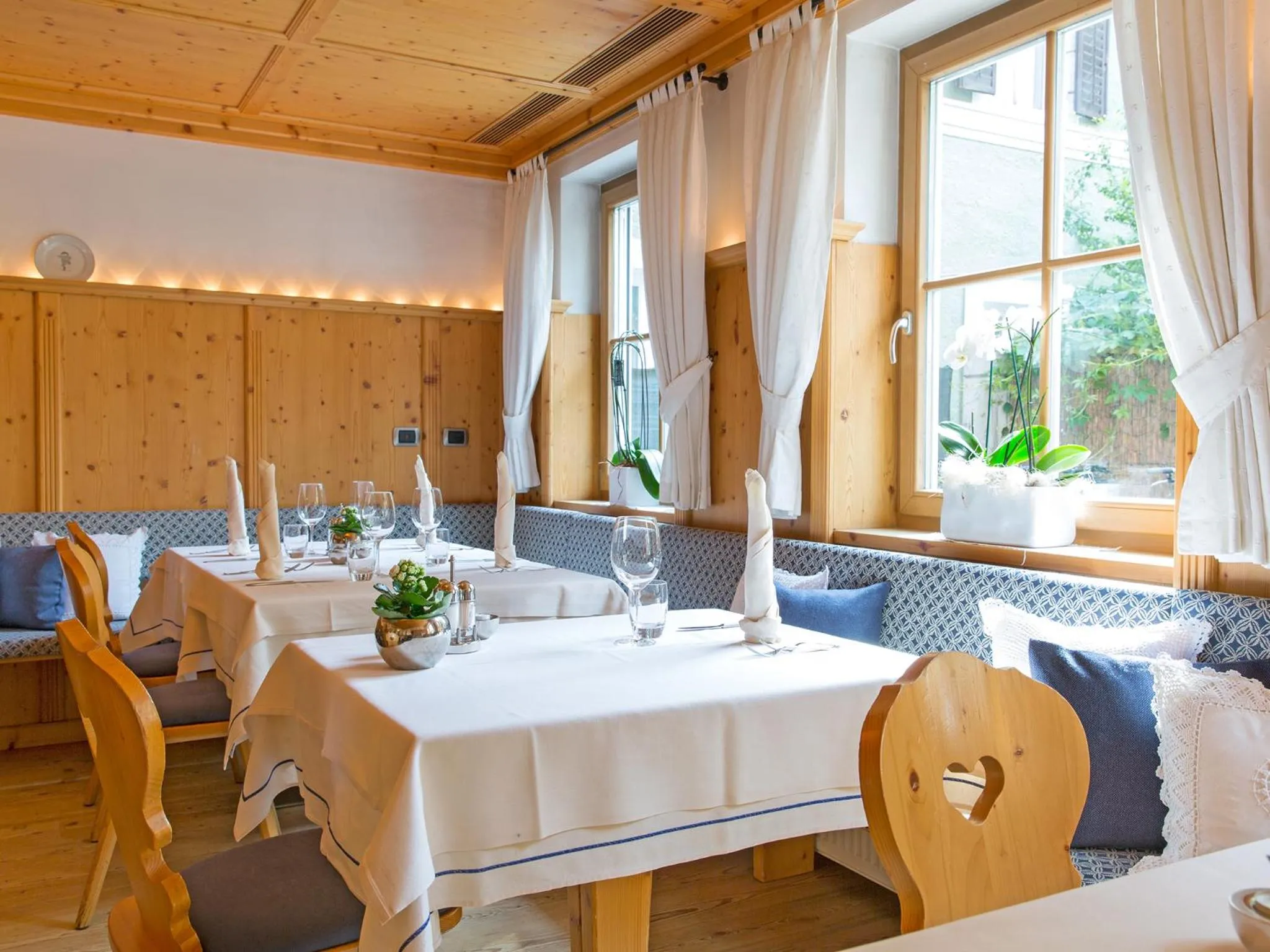 Restaurant/places to eat in Hotel Blitzburg