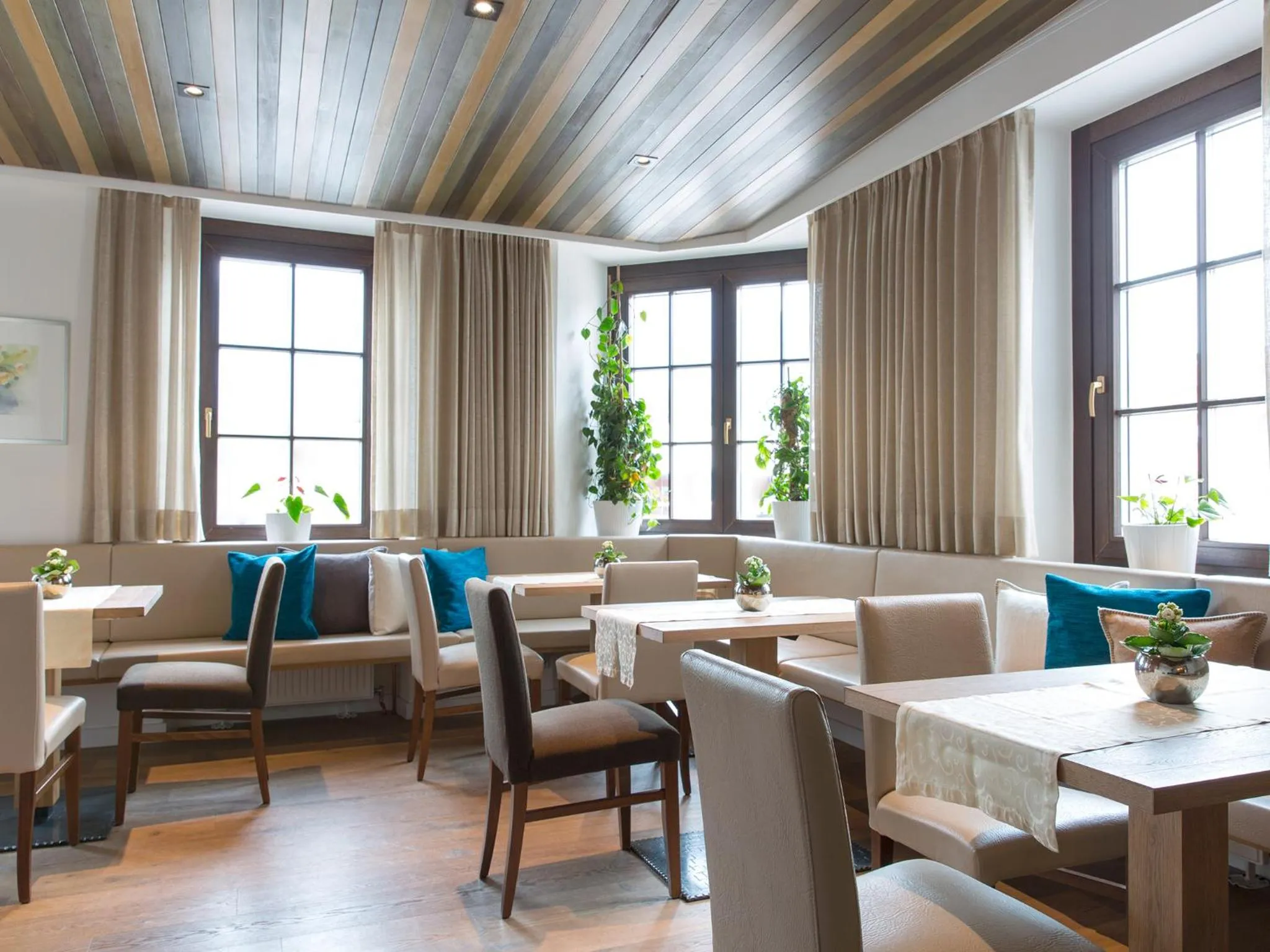 Communal lounge/ TV room in Hotel Blitzburg