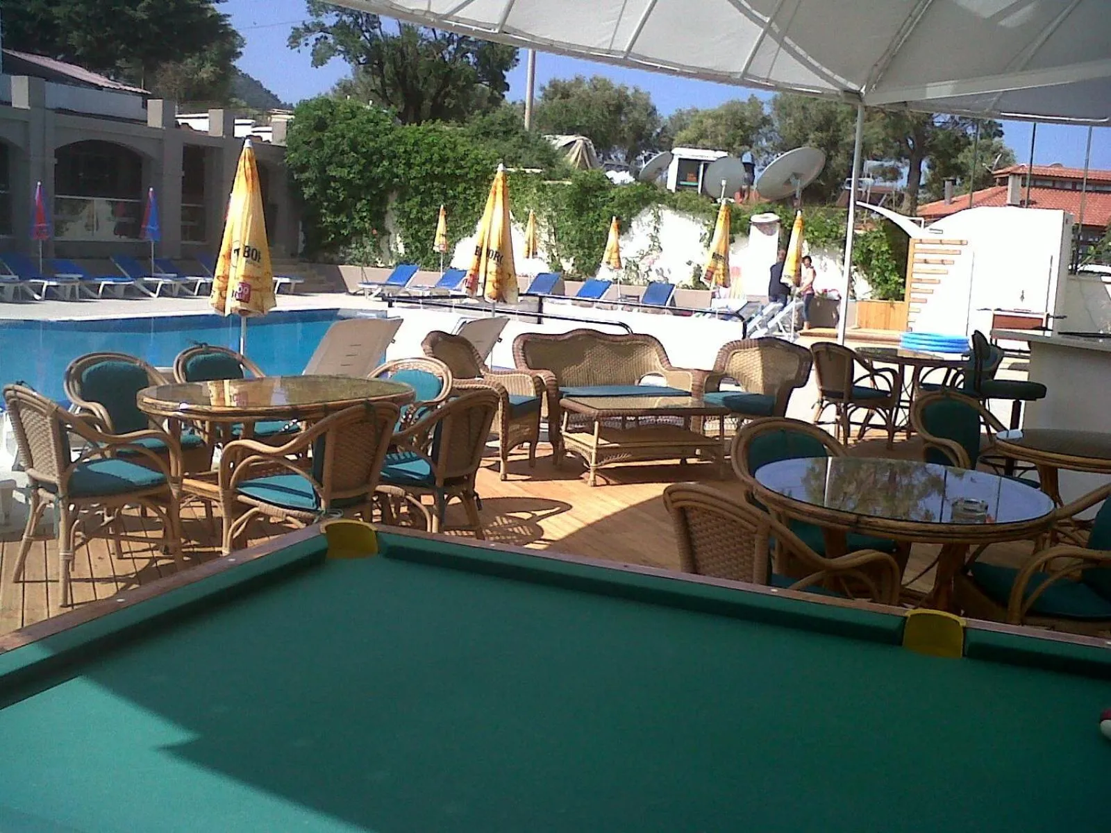 Restaurant/places to eat in Ant Apart Hotel