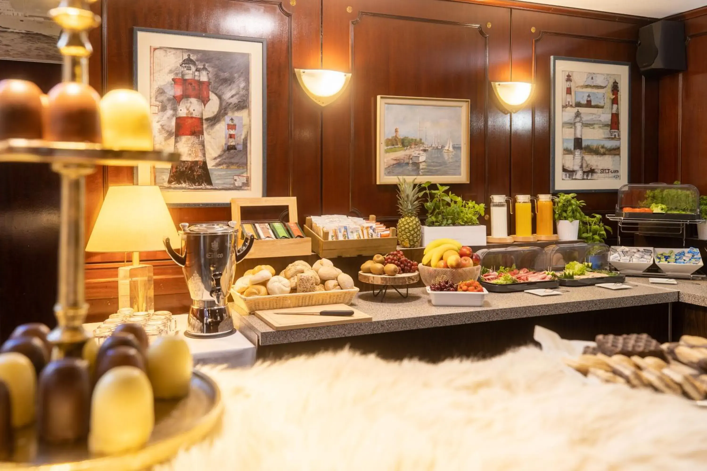 Food and drinks in Hotel Leonet Food and drinks in Hotel Leonet