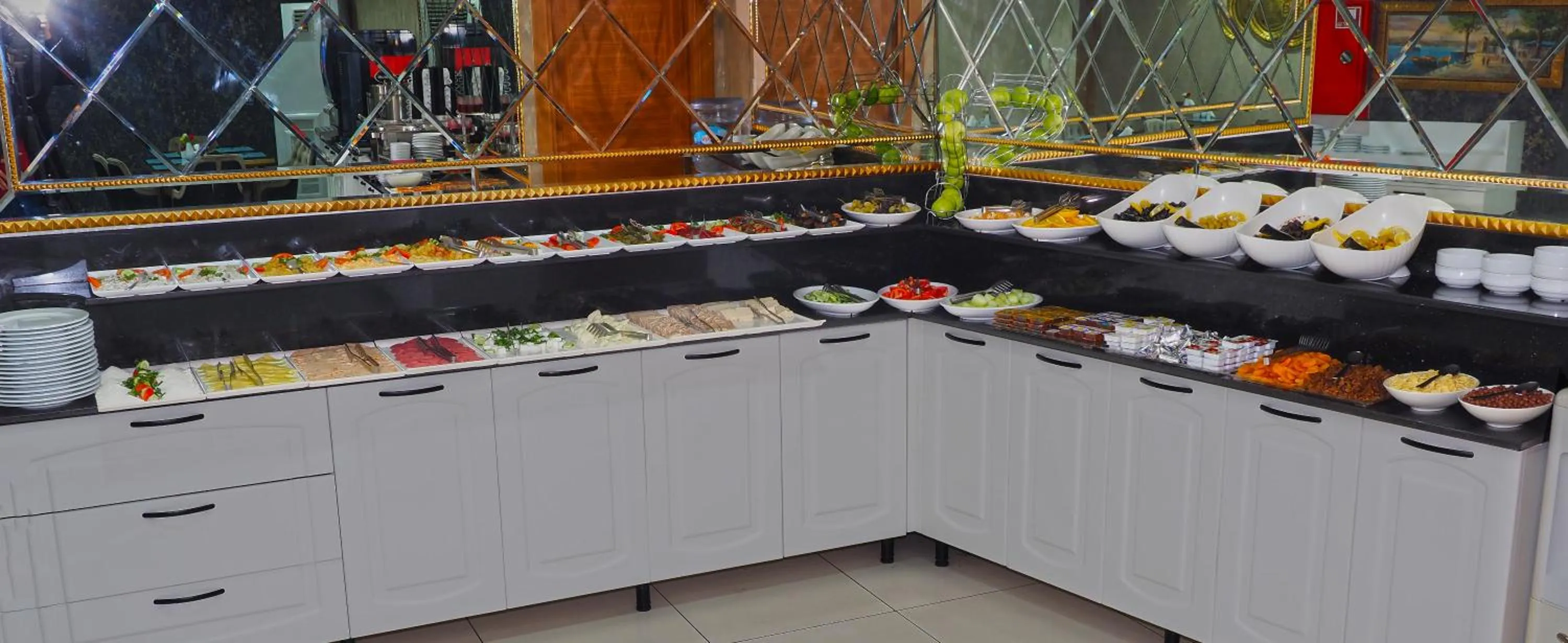 Food and drinks in Grand Emir Hotel Old City