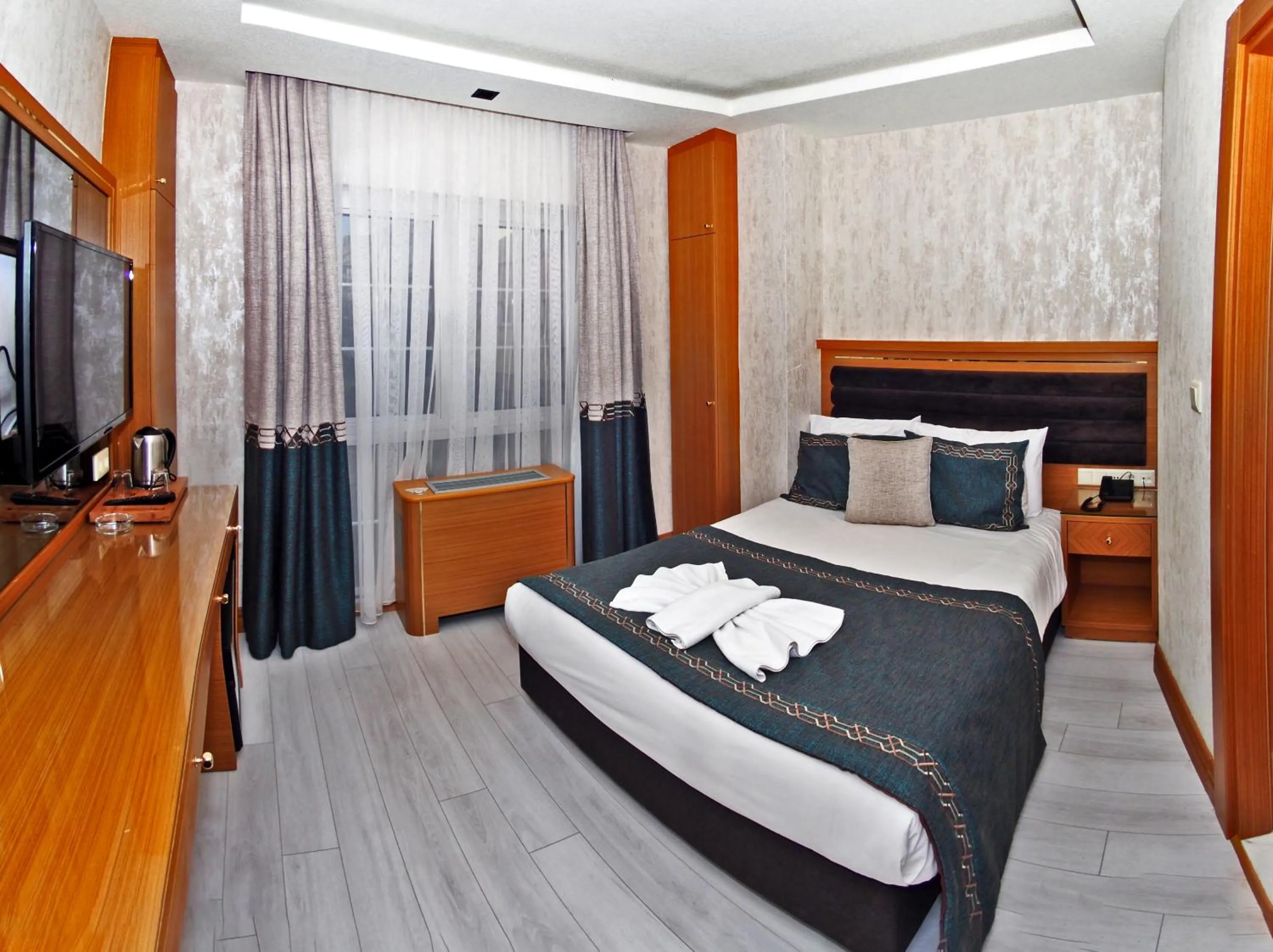 Photo of the whole room, Bed in Grand Emir Hotel Old City