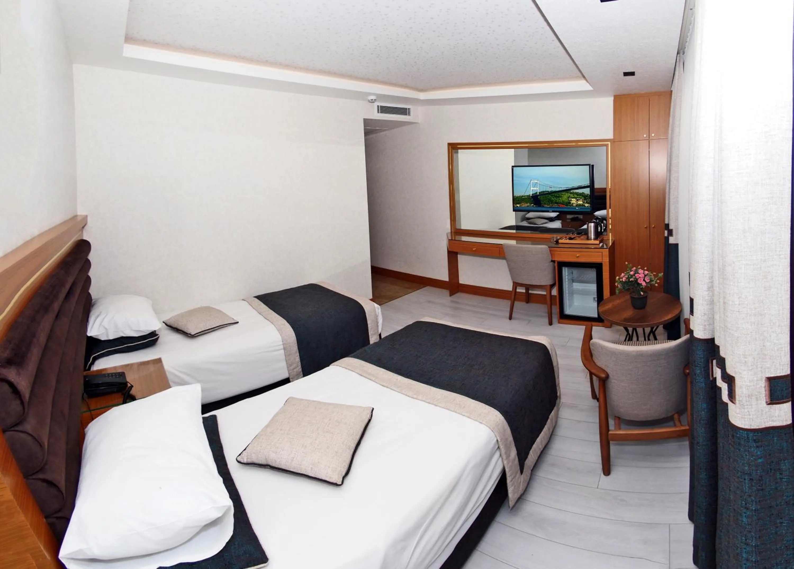 Photo of the whole room, Bed in Grand Emir Hotel Old City