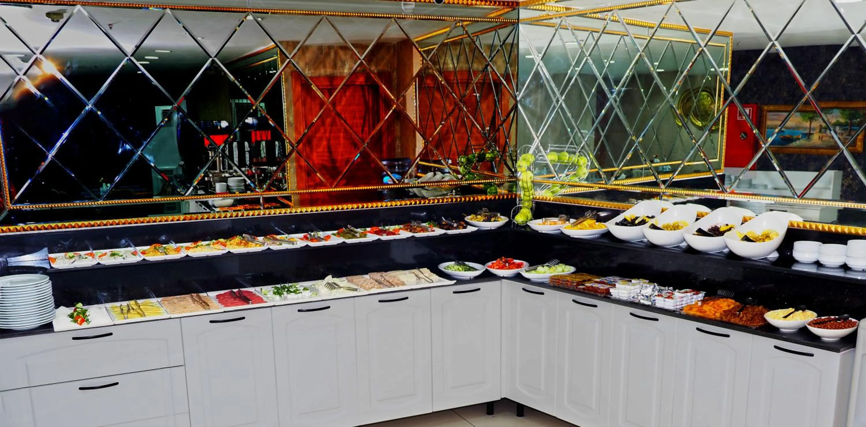 Food and drinks in Grand Emir Hotel Old City