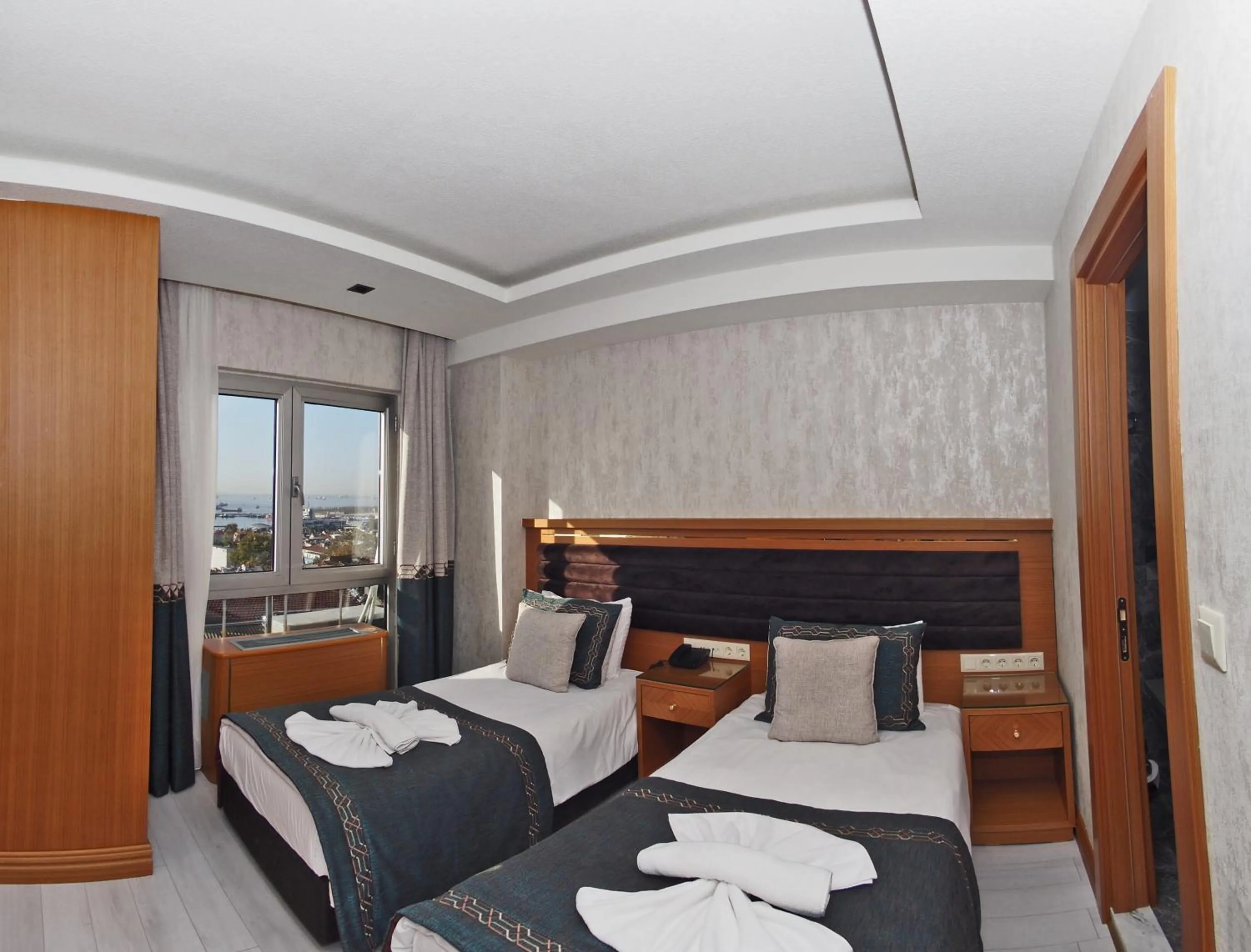 Photo of the whole room, Bed in Grand Emir Hotel Old City