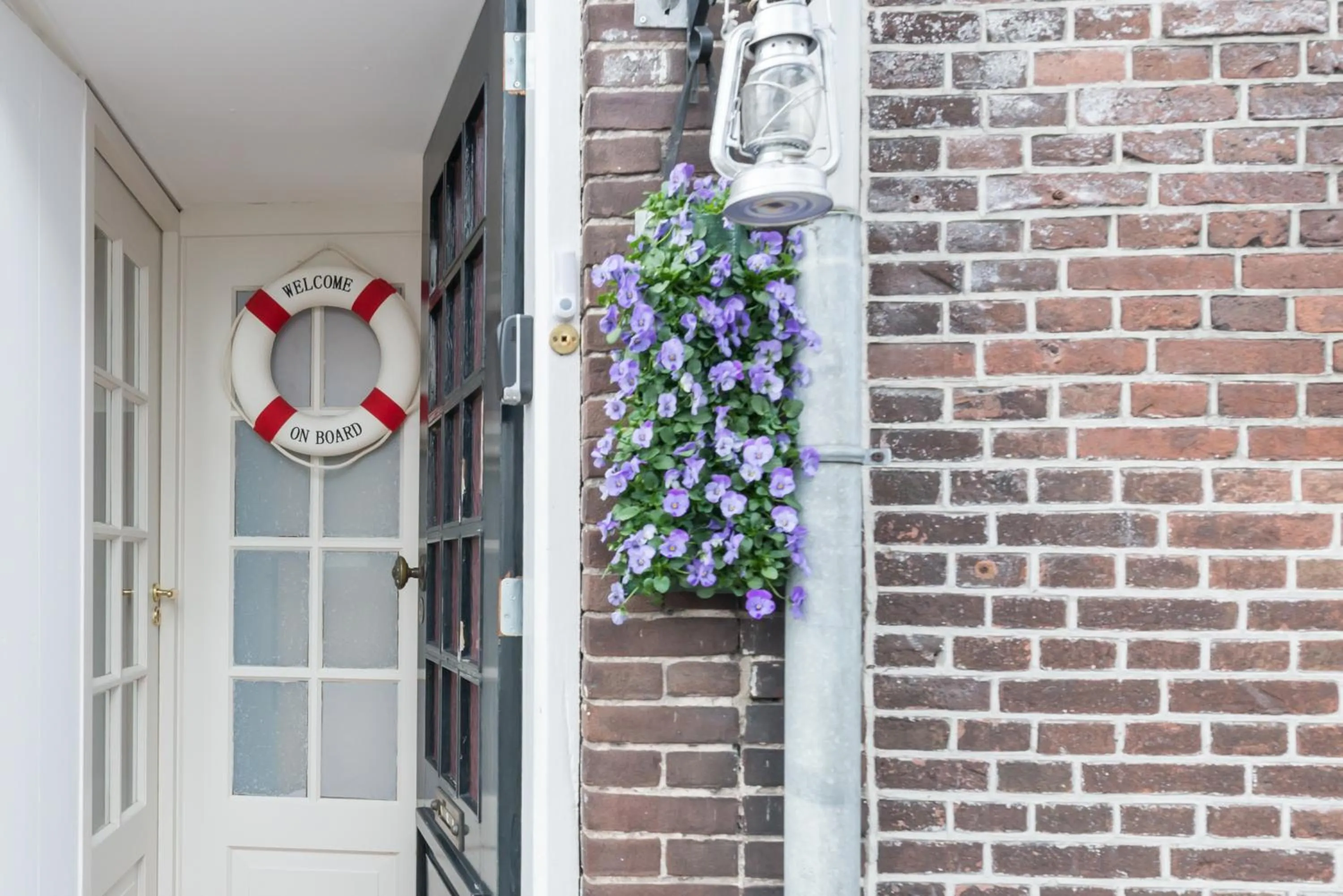 Facade/entrance in De Juttershoek Centrum