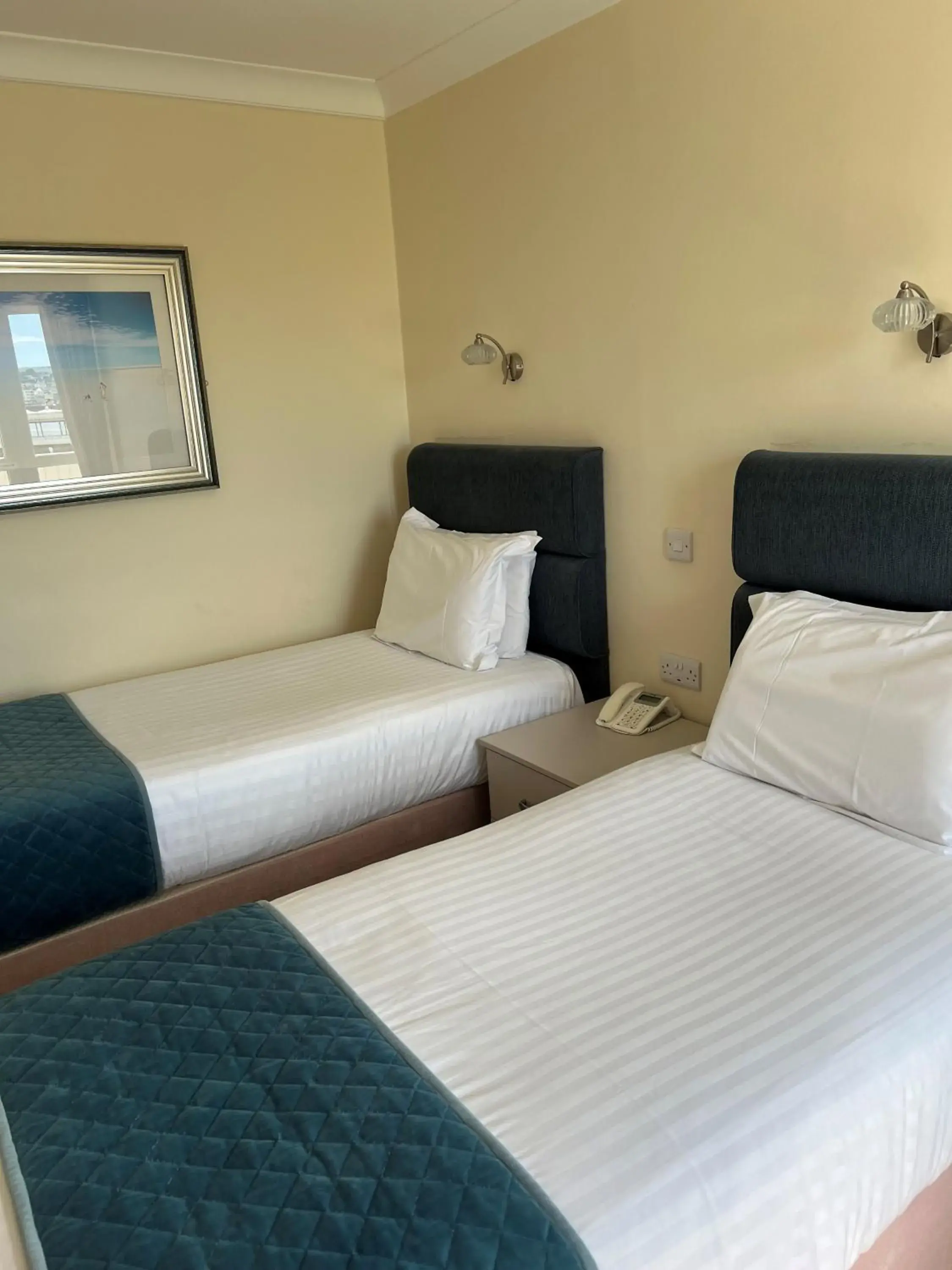 Twin Room in Redcliffe Hotel Twin Room in Redcliffe Hotel