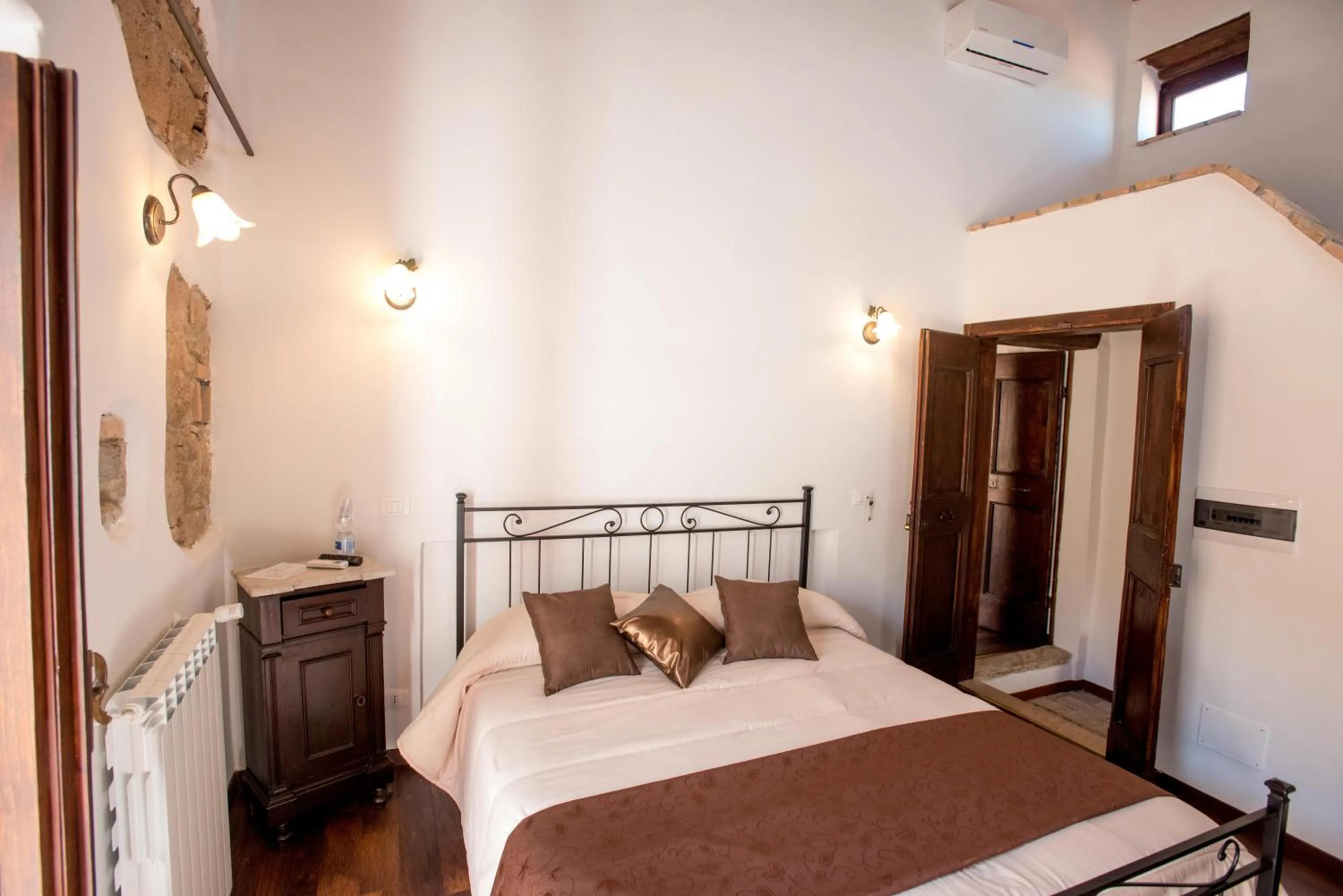 Bed in Luxury Relais Cuore Sabino