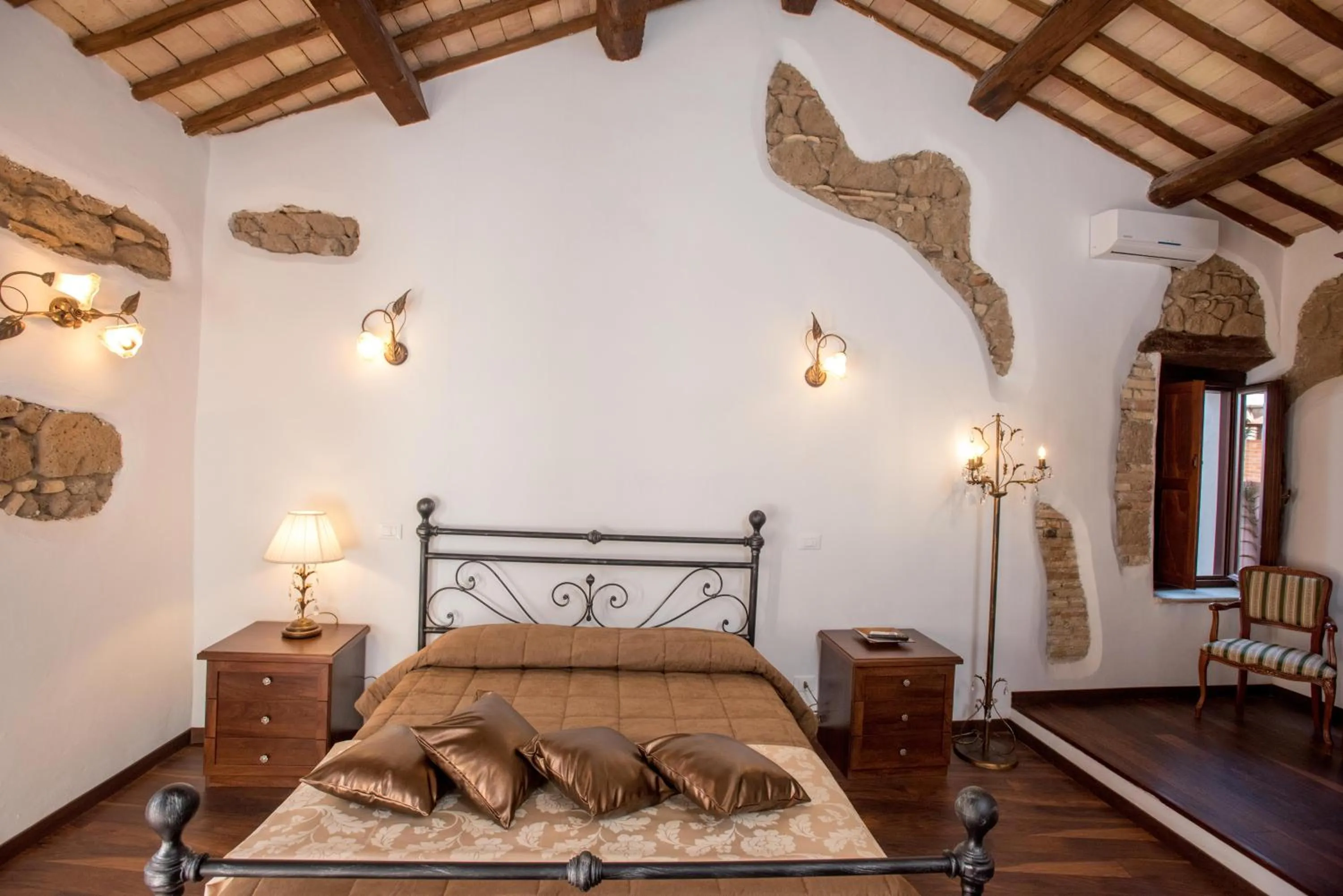 Bed in Luxury Relais Cuore Sabino