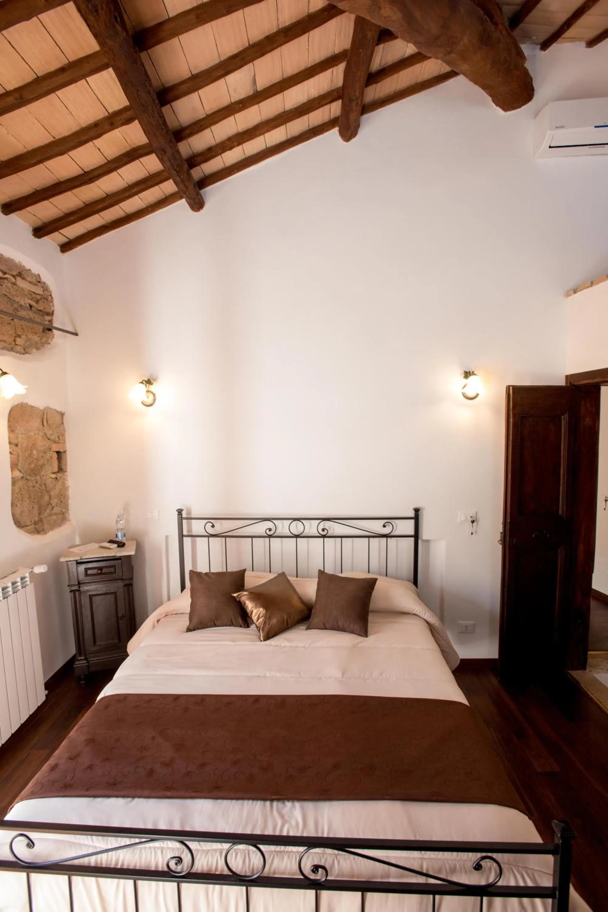 Bed in Luxury Relais Cuore Sabino