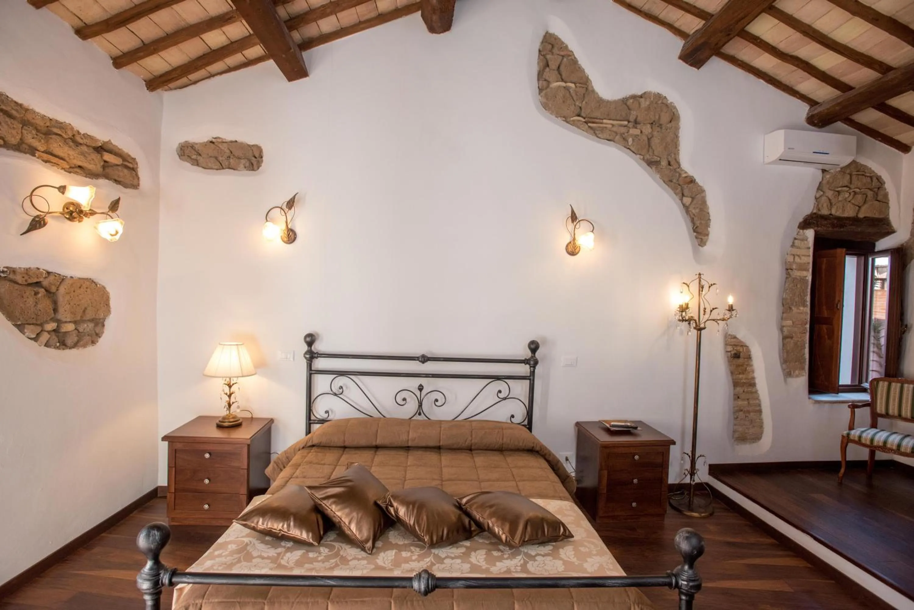 Bed in Luxury Relais Cuore Sabino