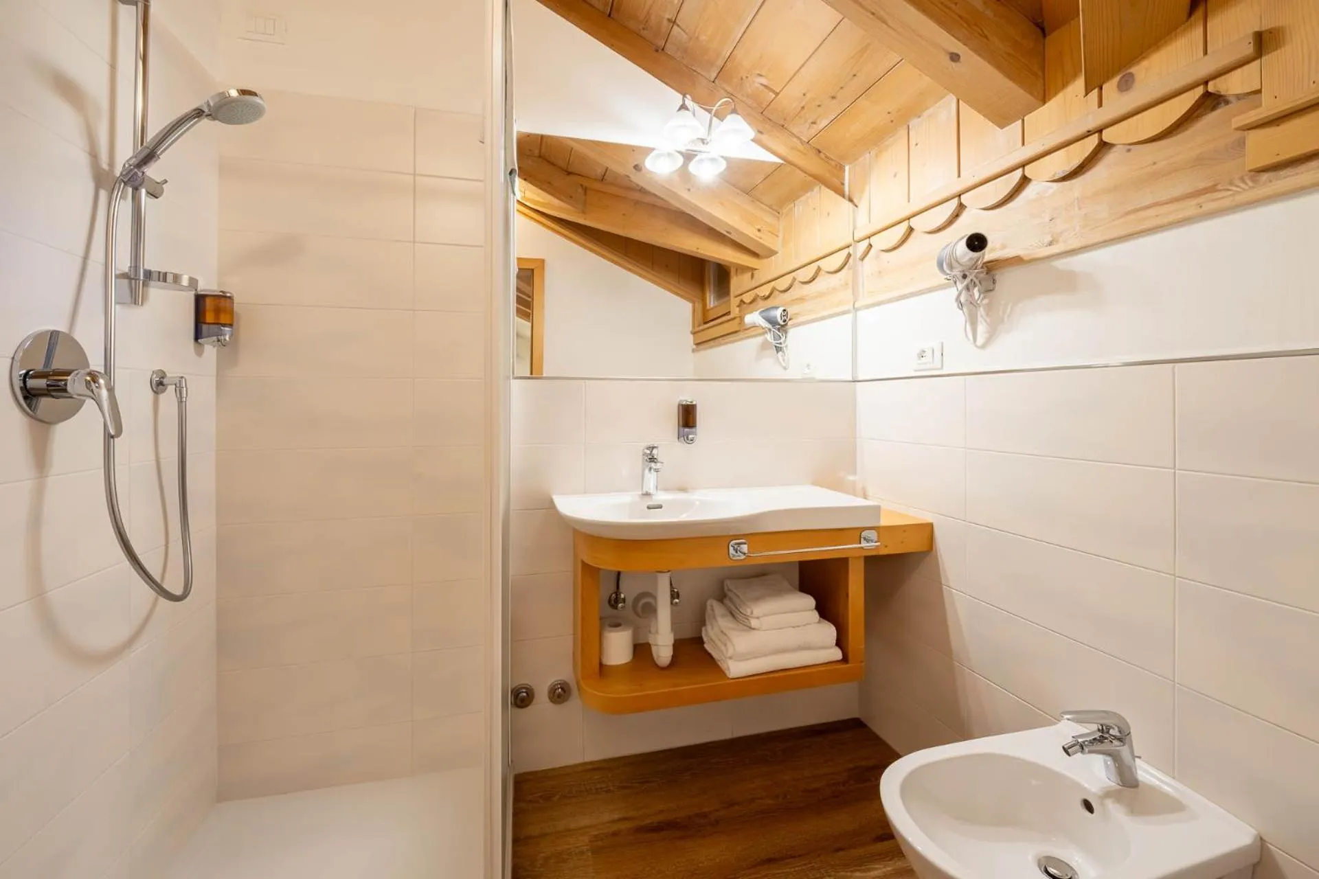 Shower in Villa Adria B&B