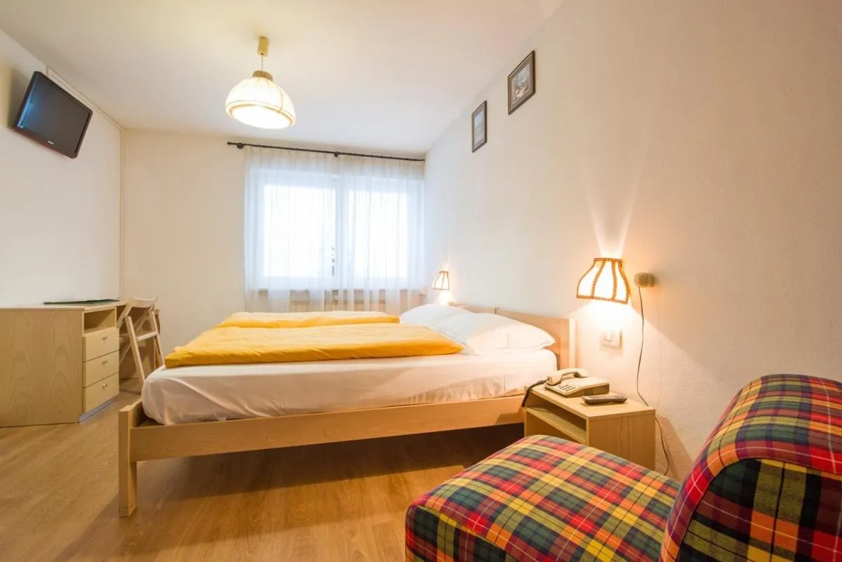 Photo of the whole room, Bed in Hotel Regina Delle Dolomiti