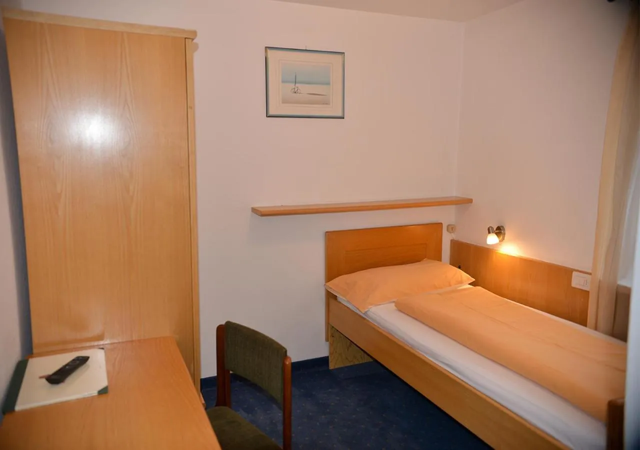 Bed in Hotel Regina Delle Dolomiti