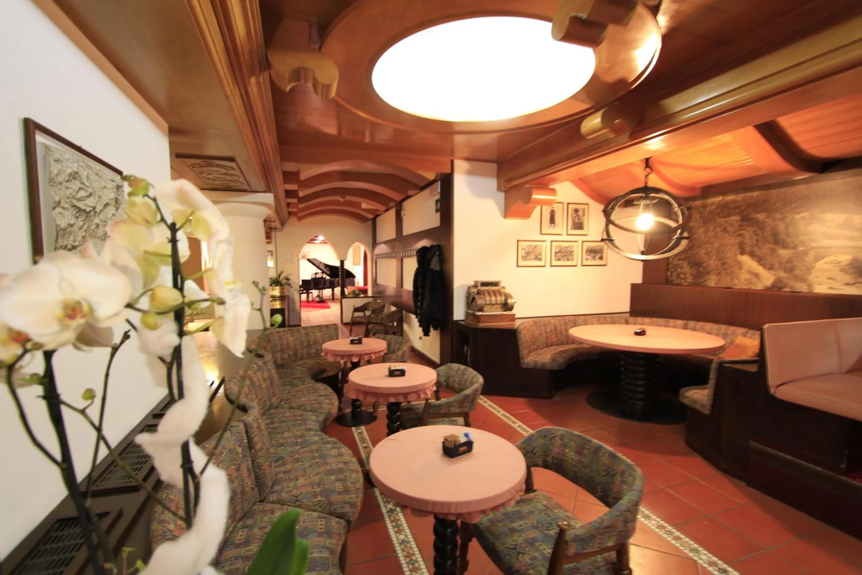 Lounge or bar in Hotel Regina Delle Dolomiti