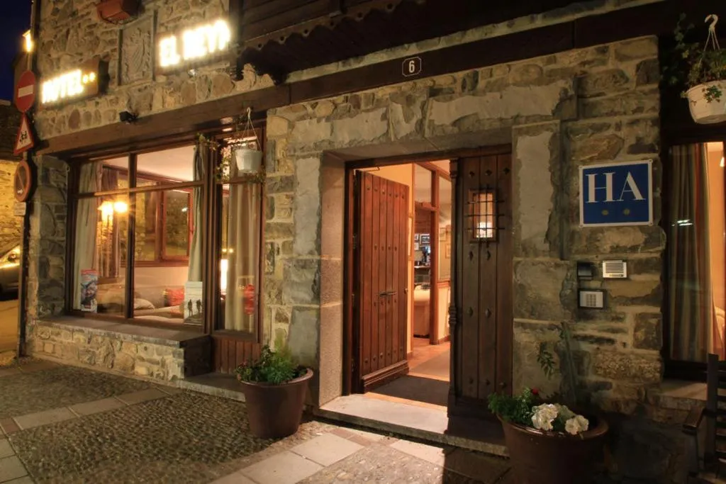 Facade/entrance in Hotel-Aparthotel El Reyno