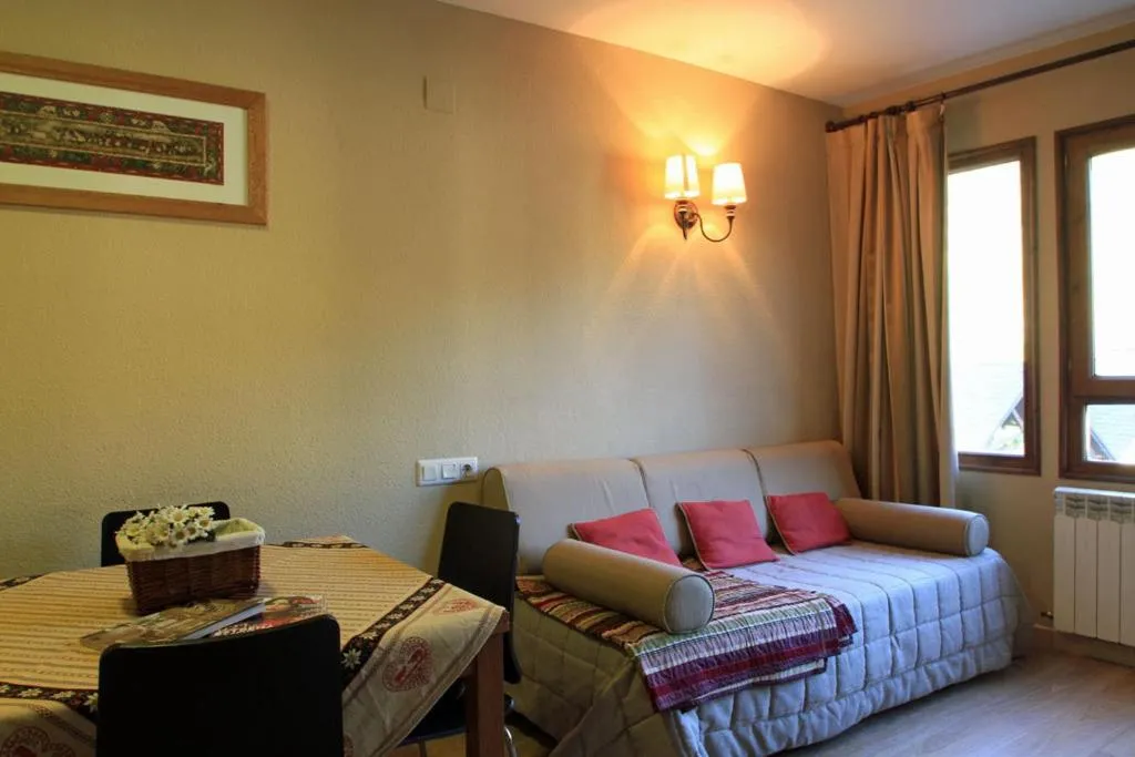 Seating area, Bed in Hotel-Aparthotel El Reyno