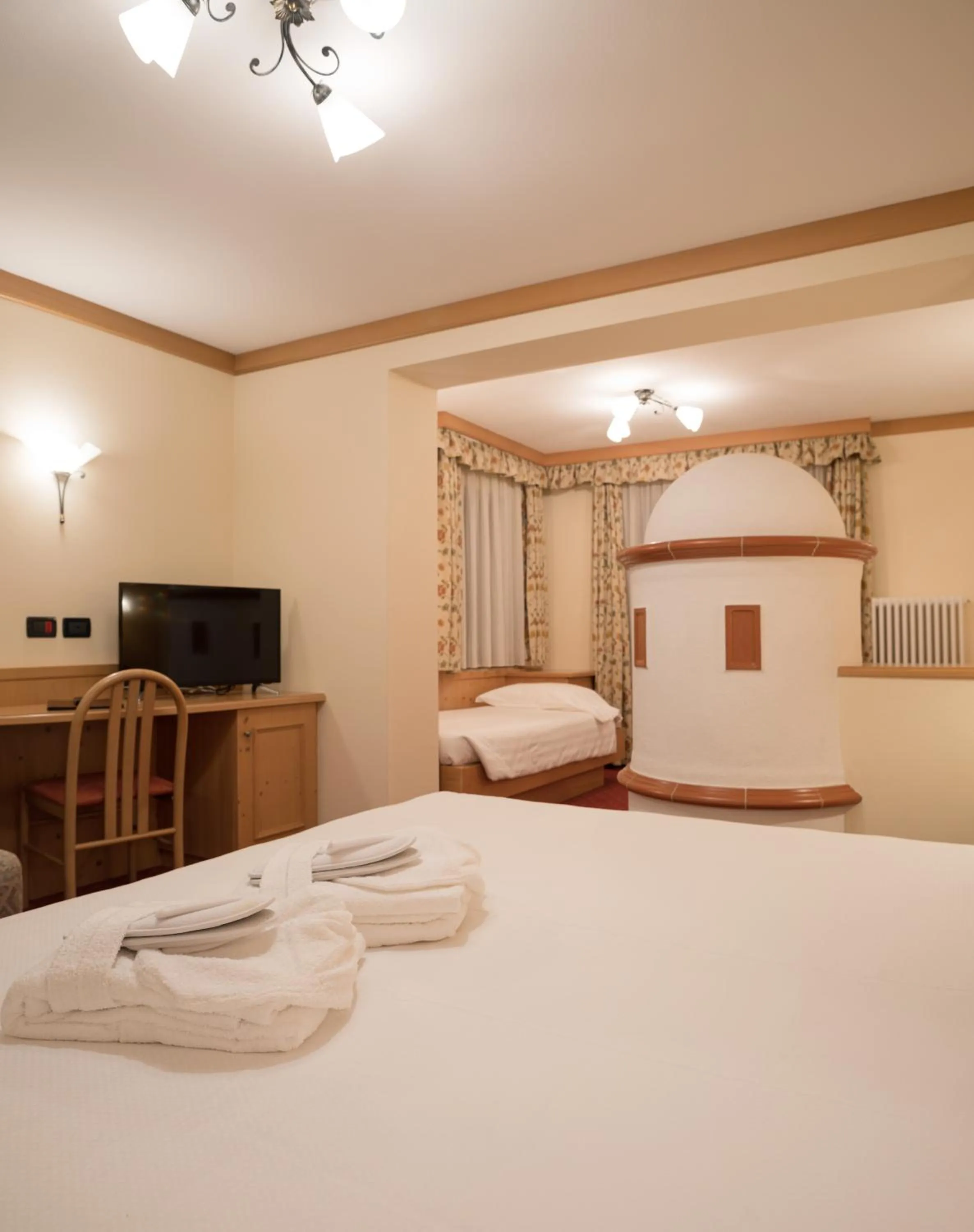 TV and multimedia, Bed in Hotel Crepei