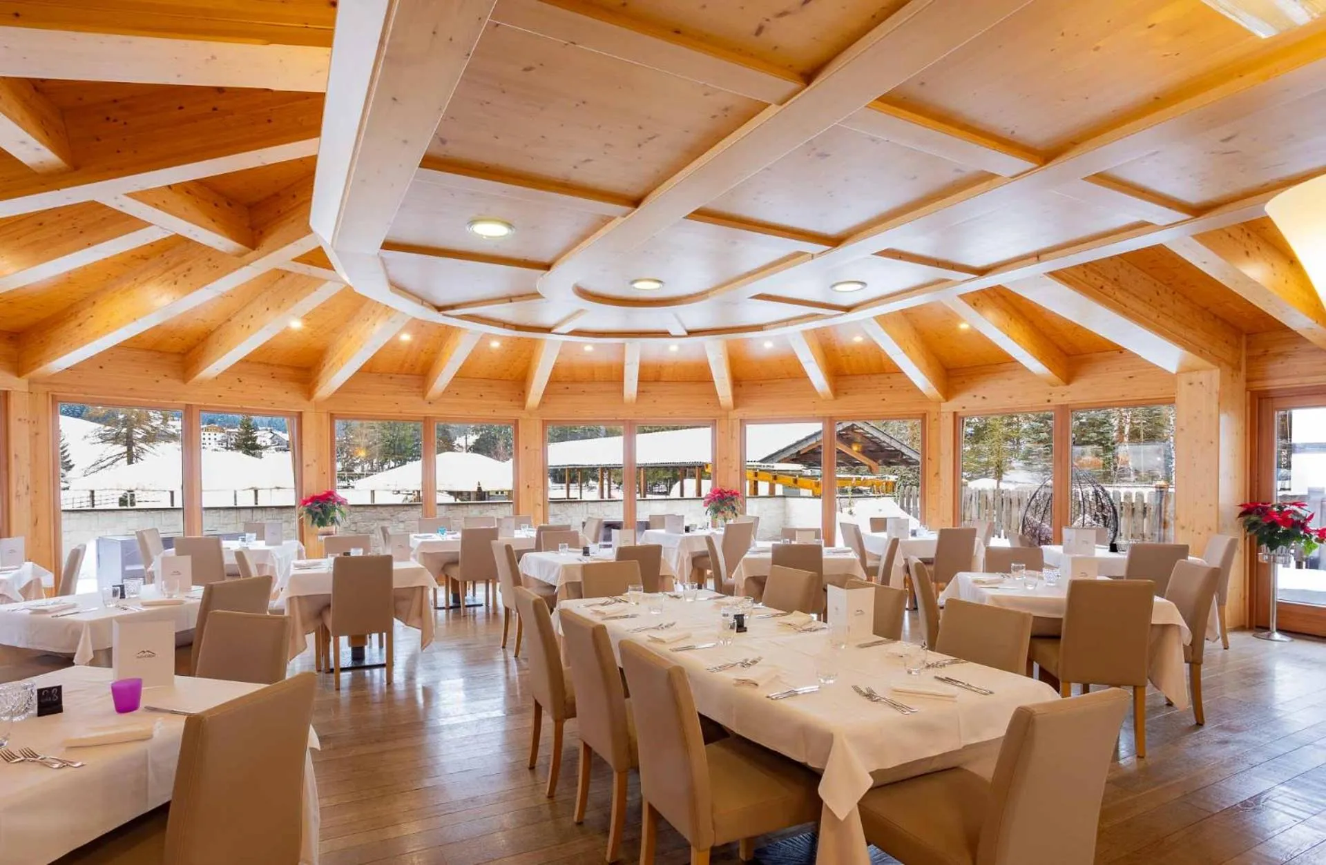 Restaurant/places to eat in Hotel Crepei