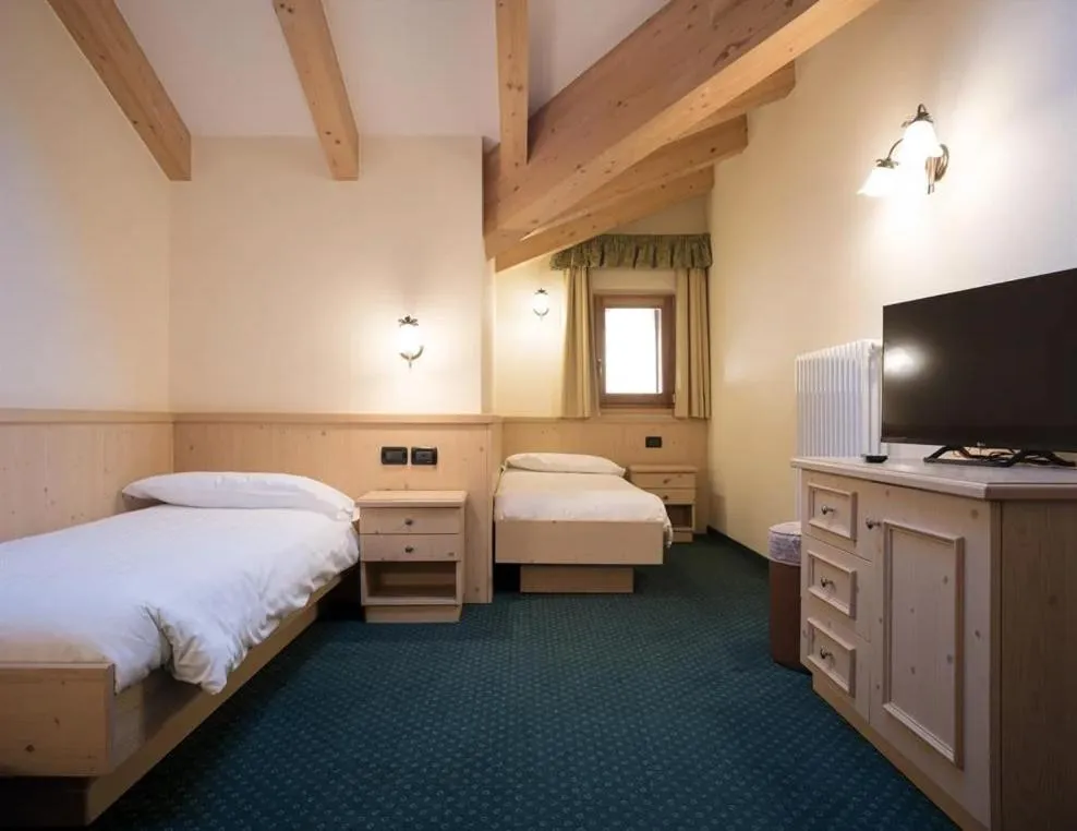 Bedroom, Bed in Hotel Crepei