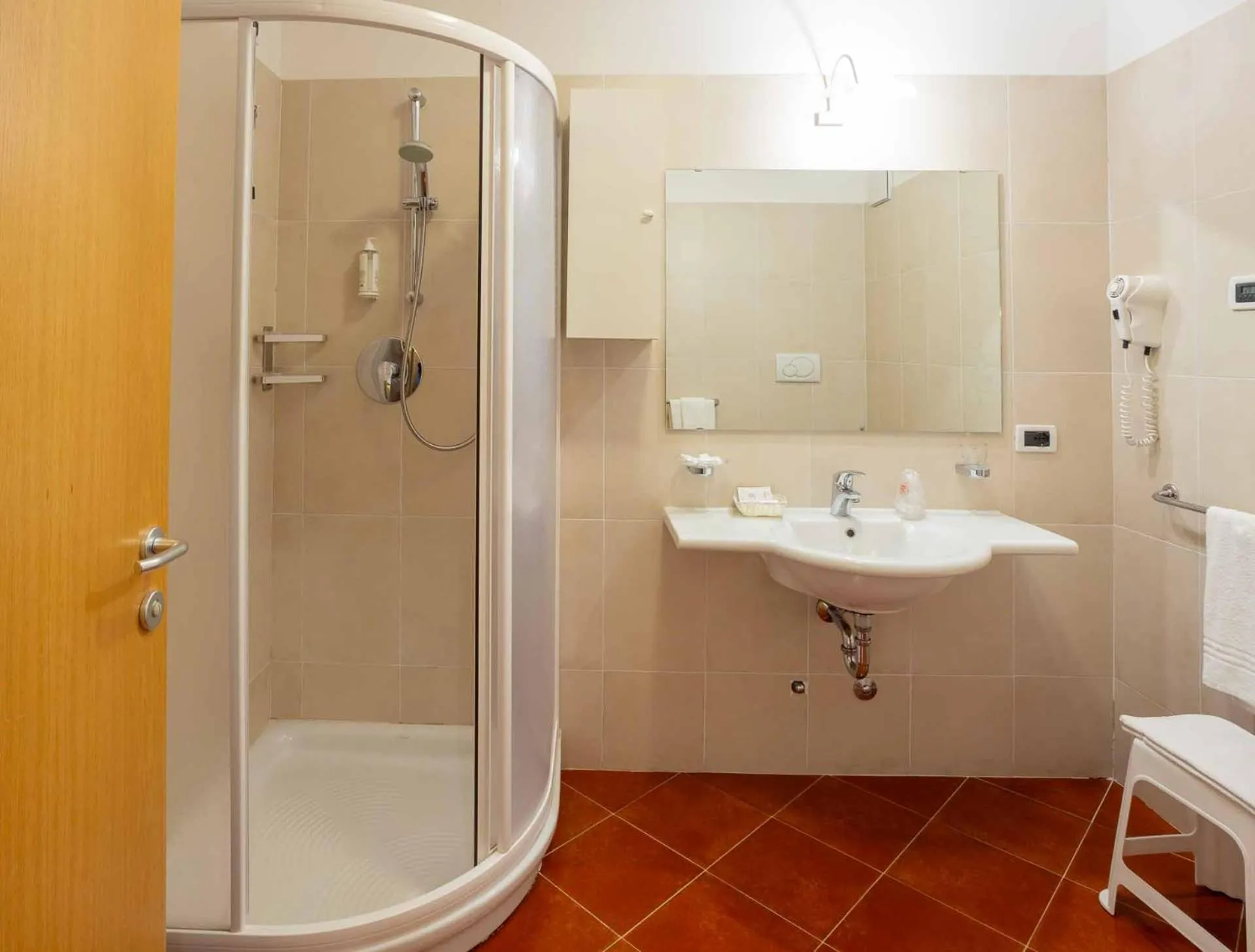 Shower in Hotel Crepei