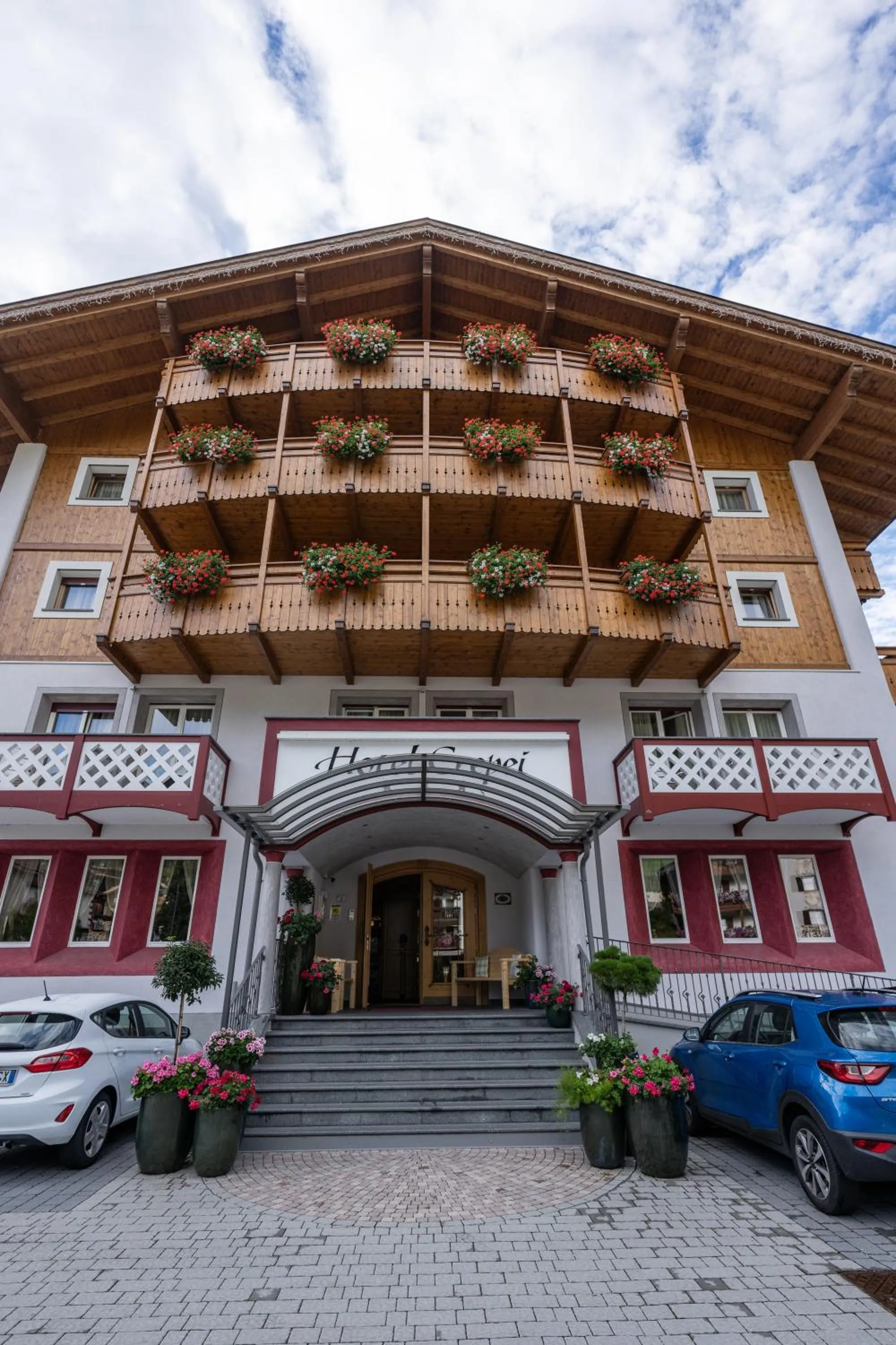 Property building in Hotel Crepei