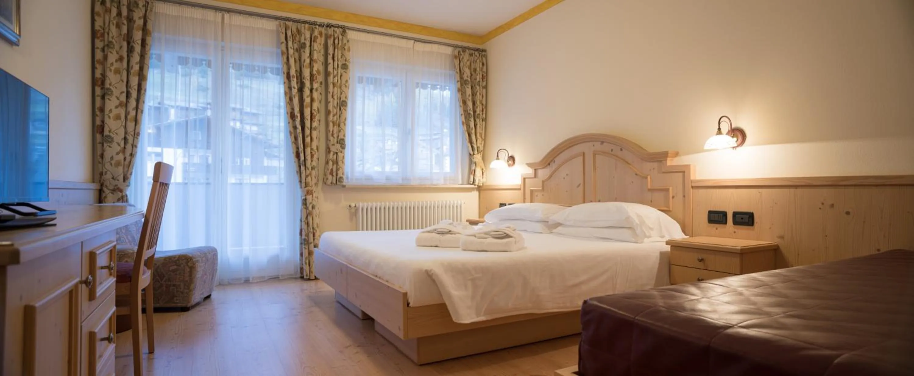 TV and multimedia, Bed in Hotel Crepei