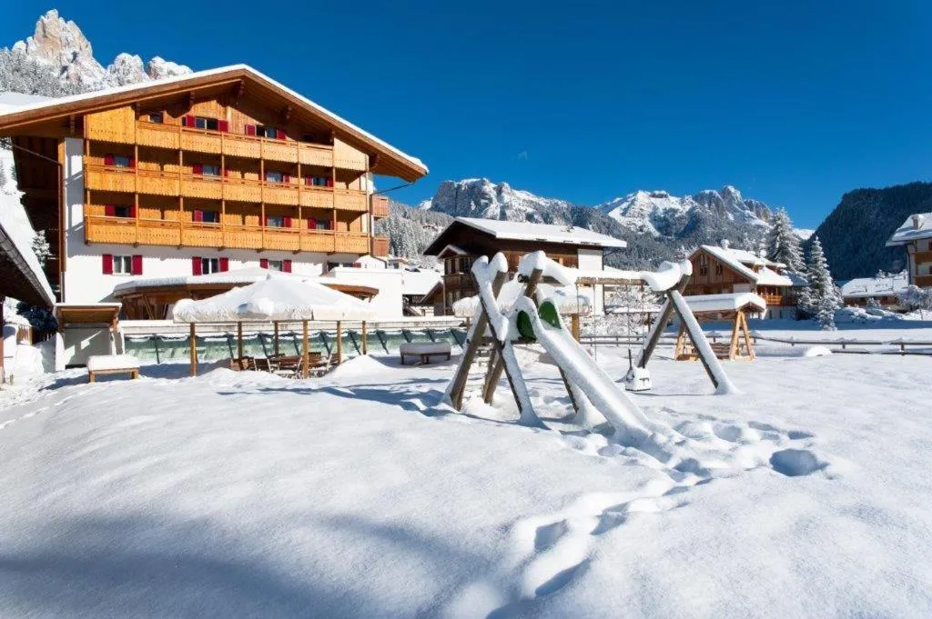 Property building in Hotel Crepei