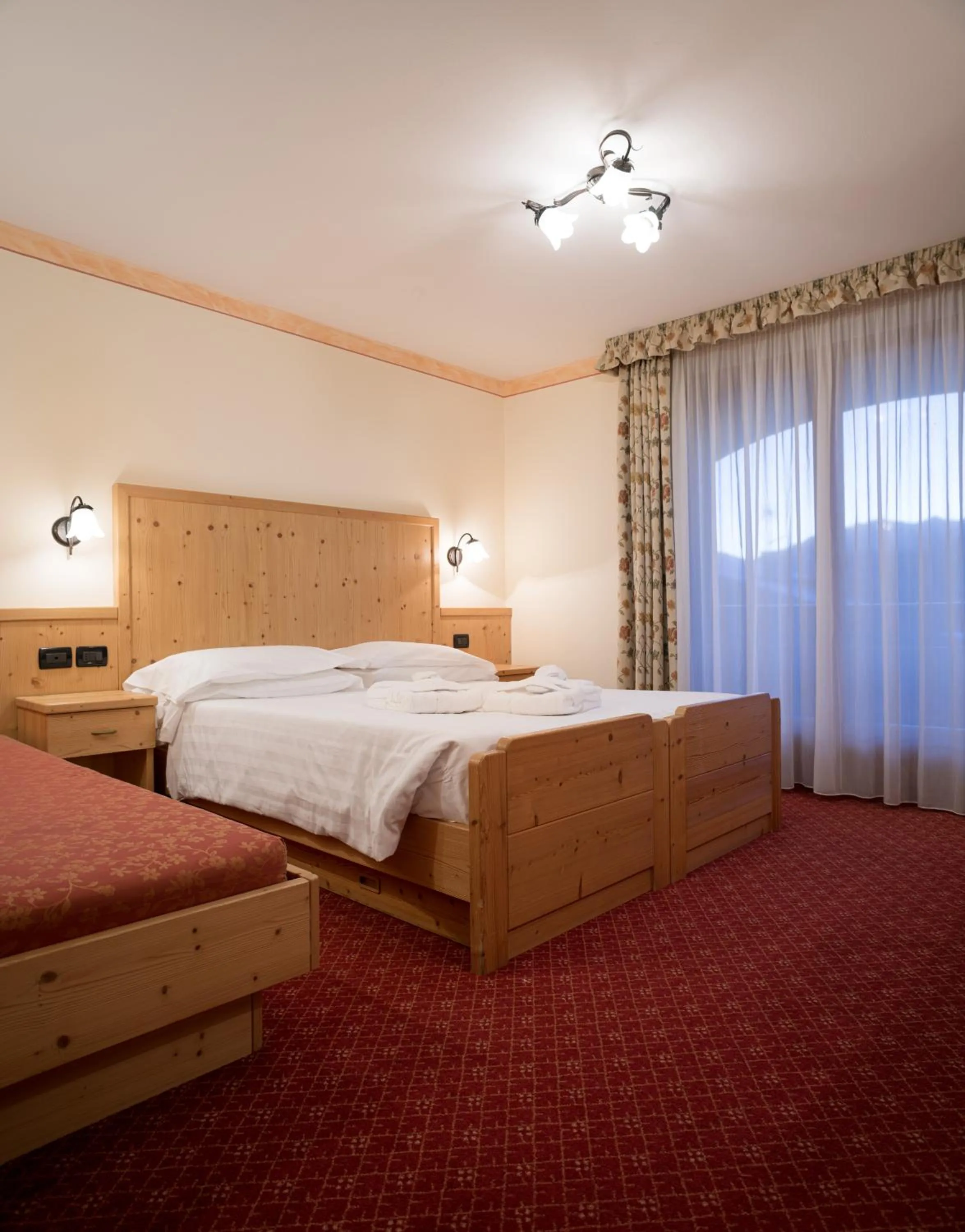 Photo of the whole room, Bed in Hotel Crepei