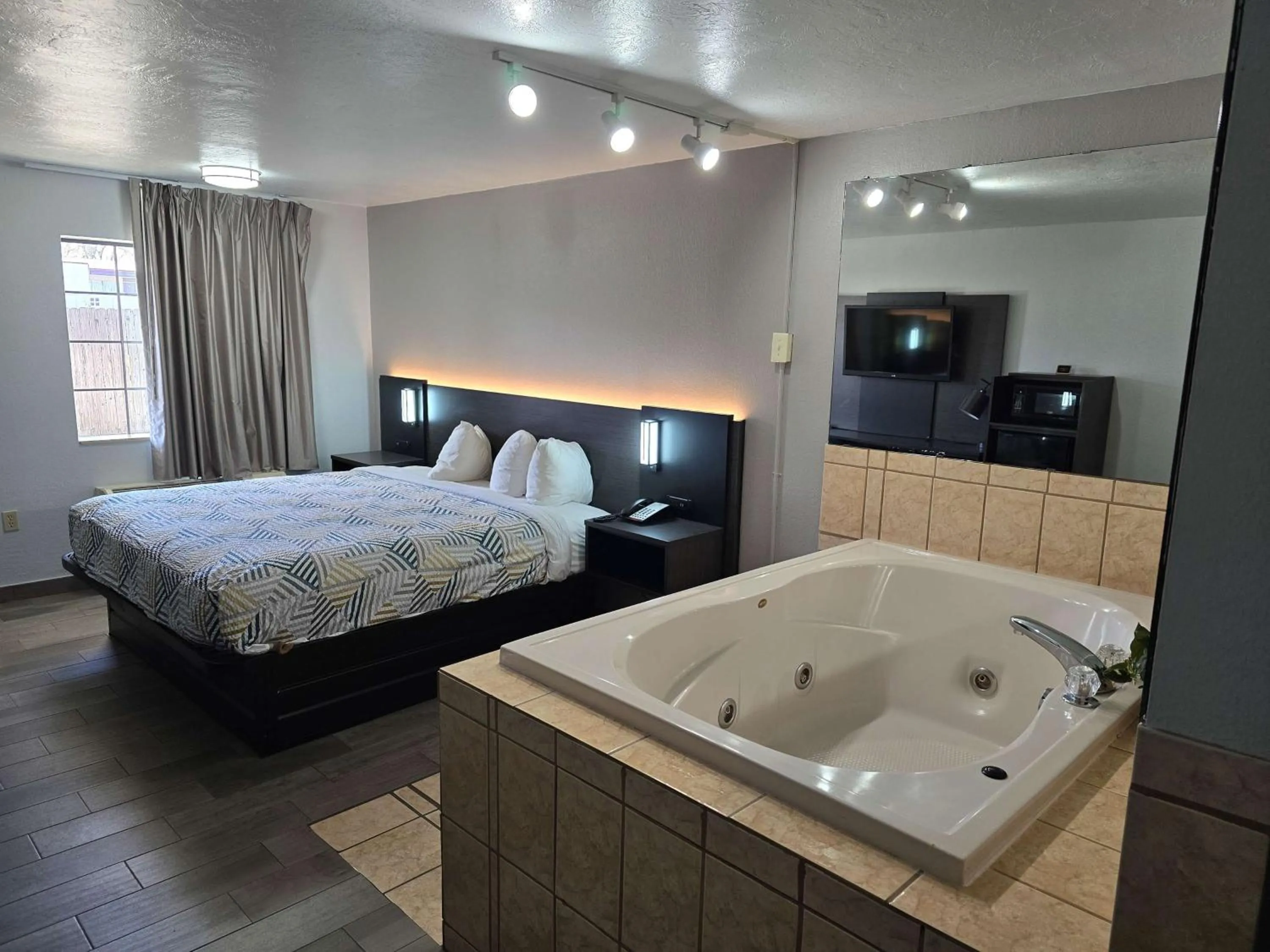 Bedroom, Bed in Motel 6 Oklahoma City OK Frontier City