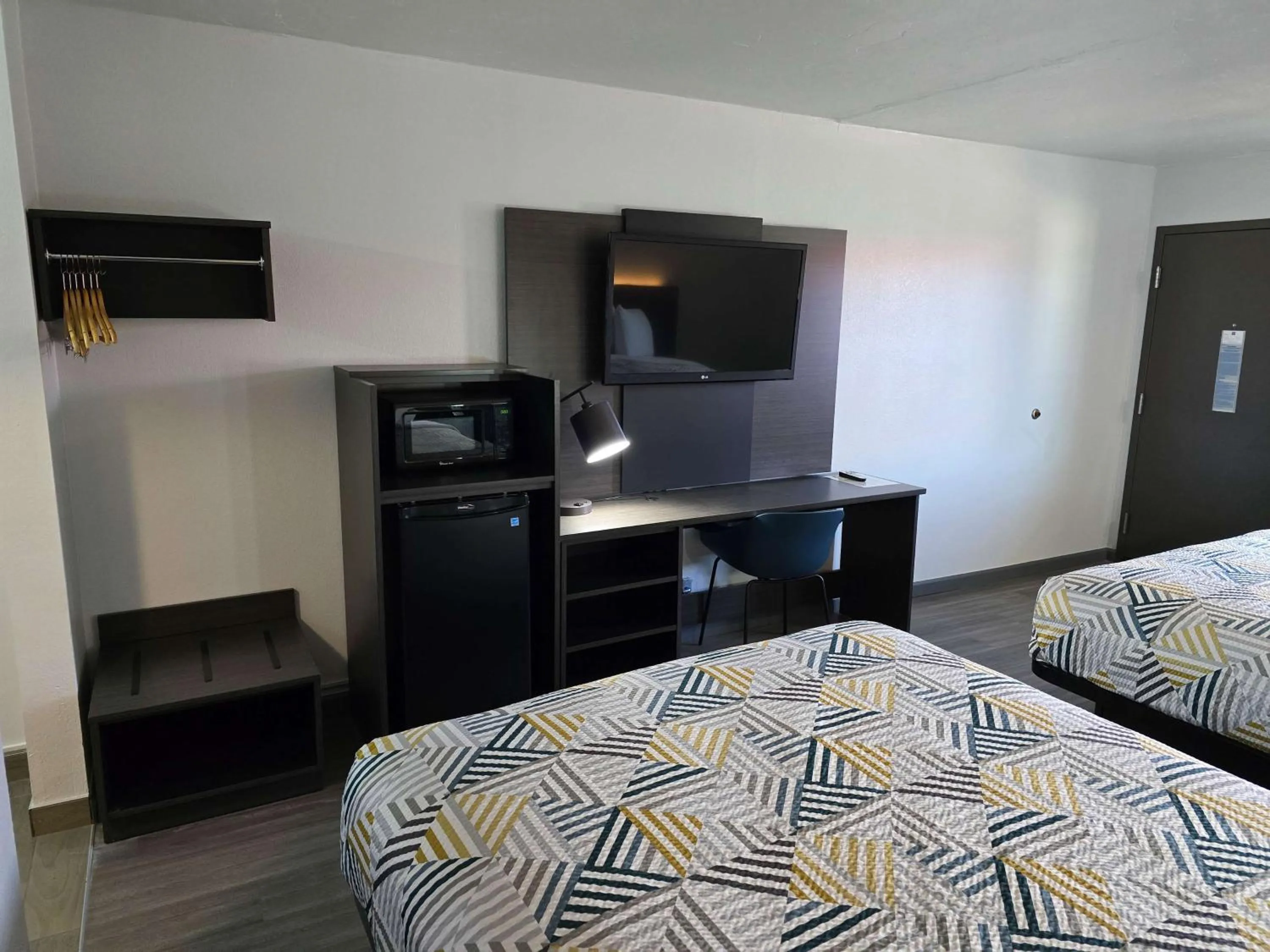 Bedroom, Bed in Motel 6 Oklahoma City OK Frontier City