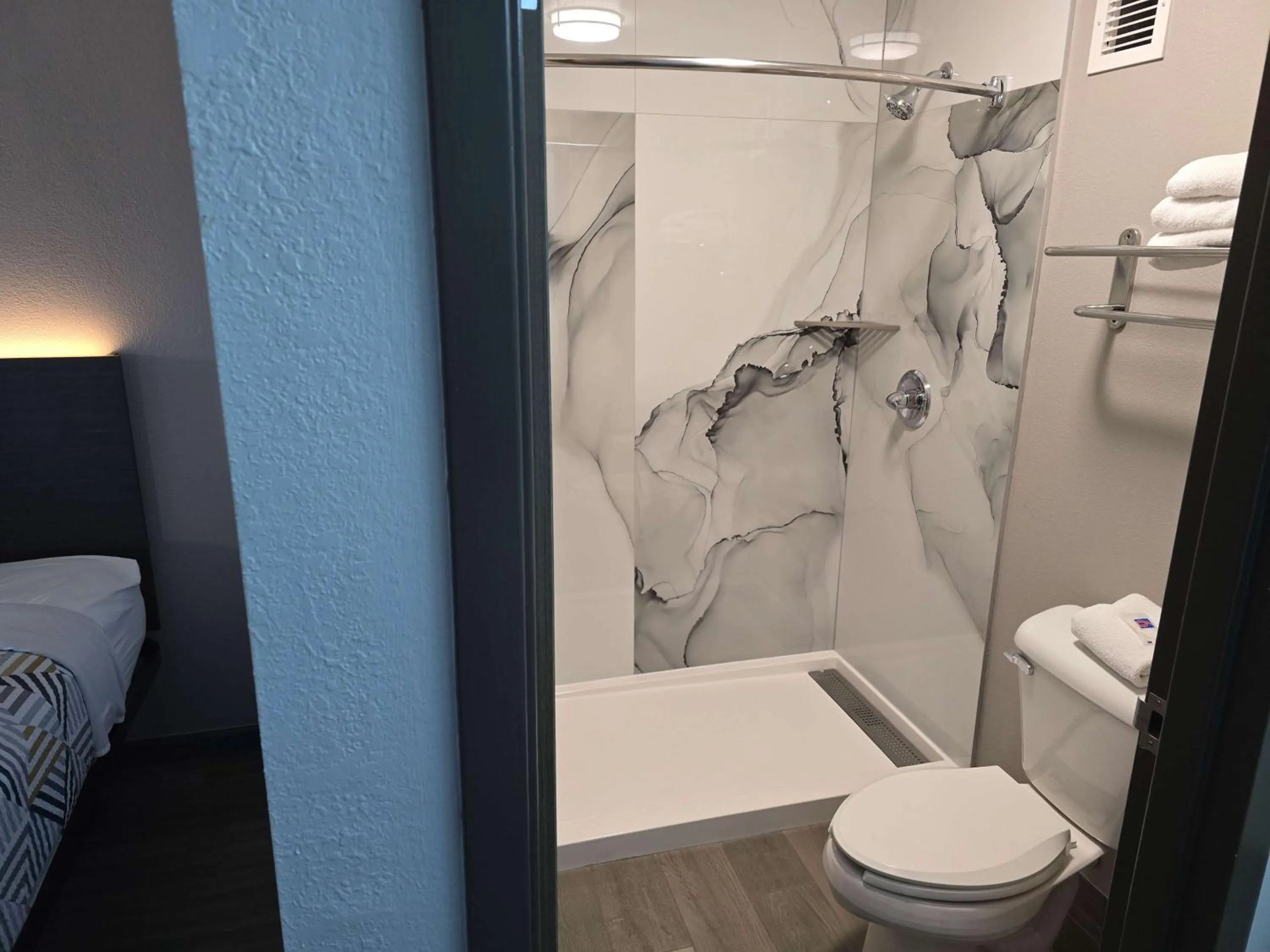 Bathroom in Motel 6 Oklahoma City OK Frontier City