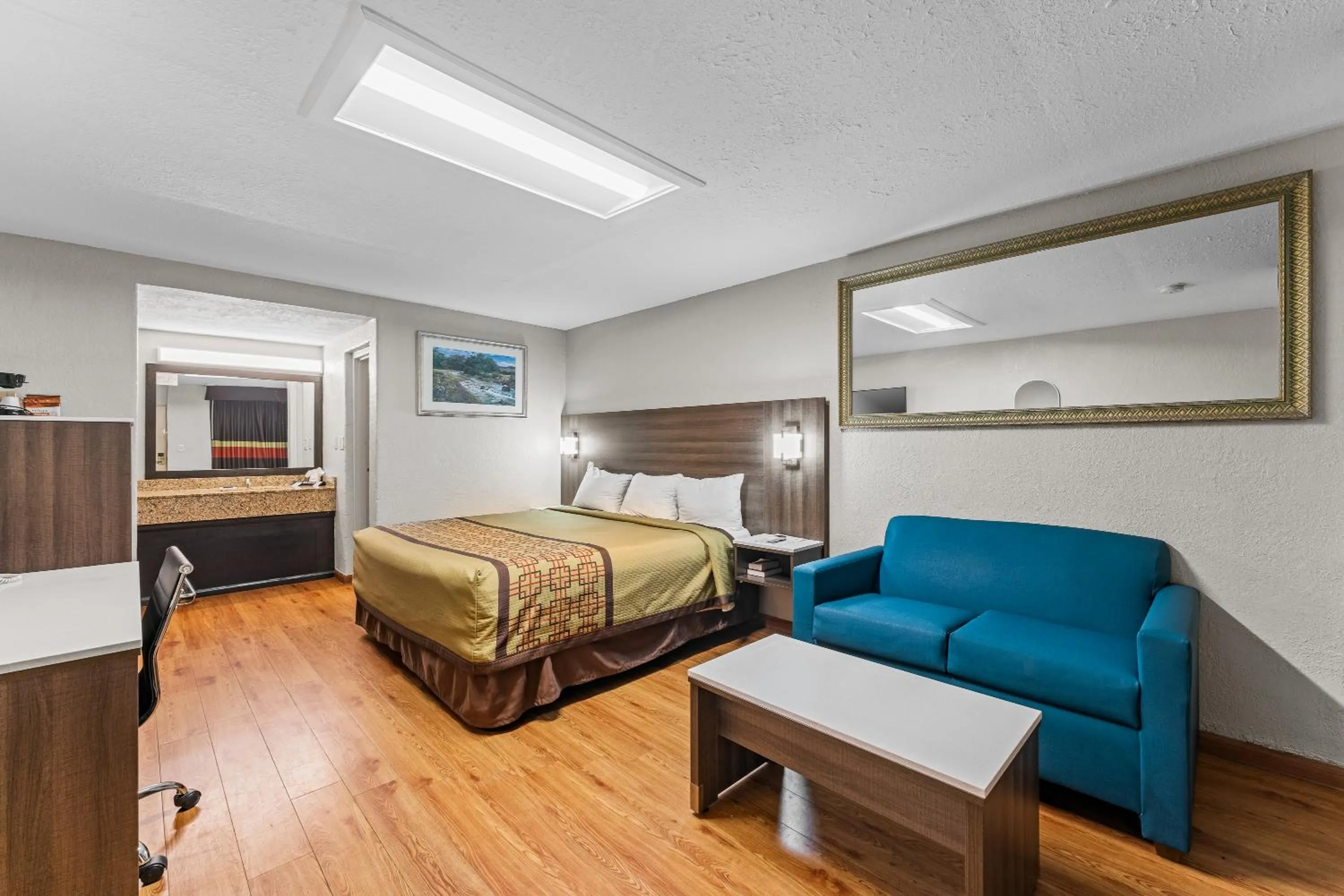 Bedroom, Bed in Guest Inn Rogers