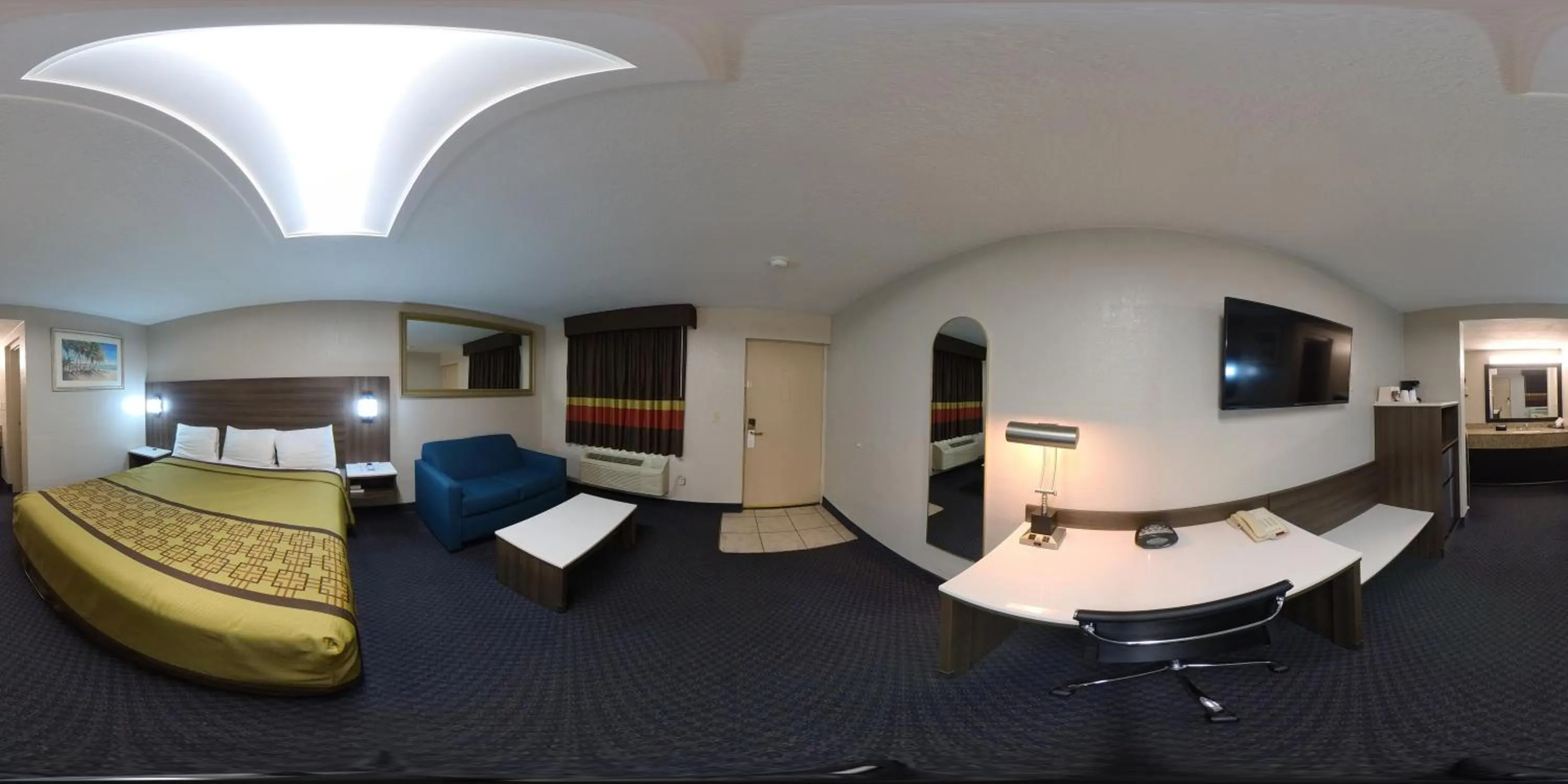 Photo of the whole room, Bed in Guest Inn Rogers