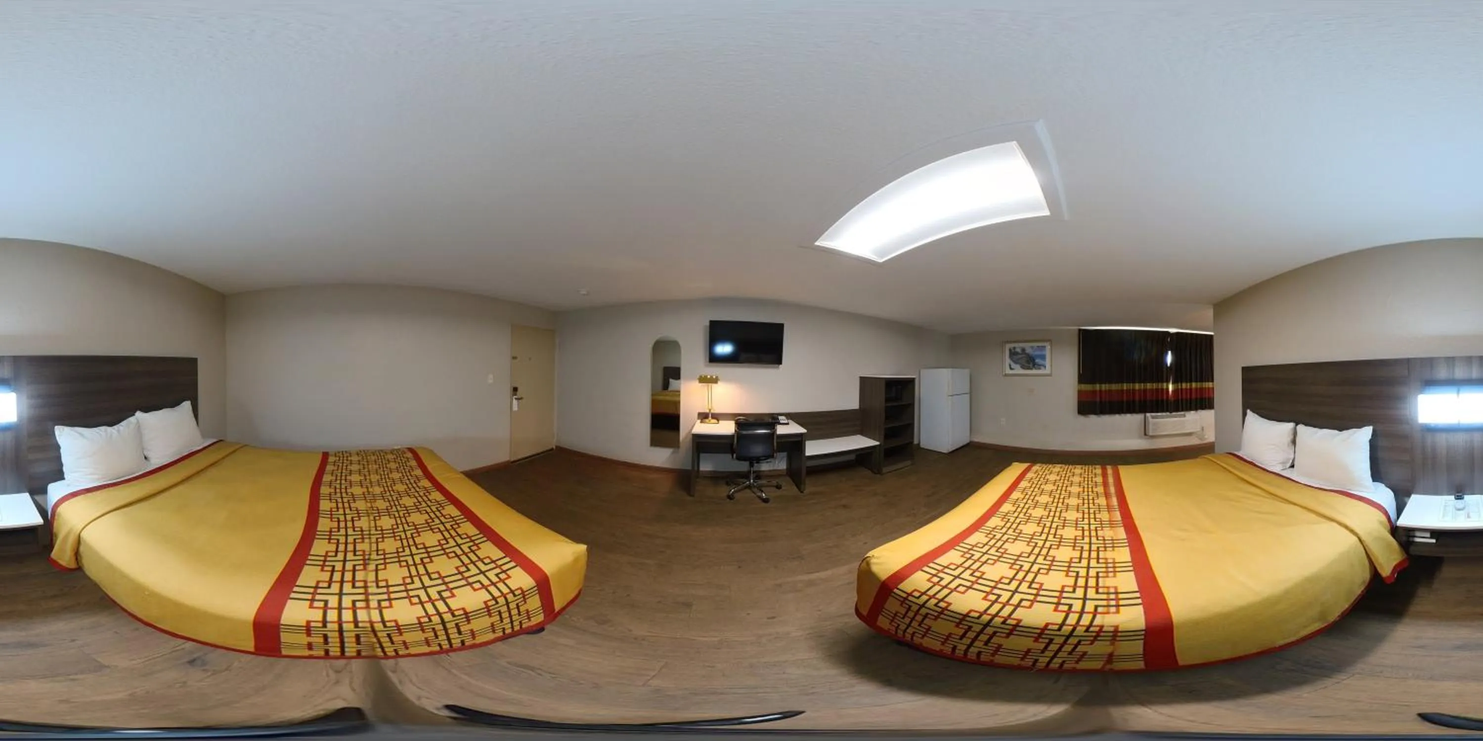 Photo of the whole room, Bed in Guest Inn Rogers